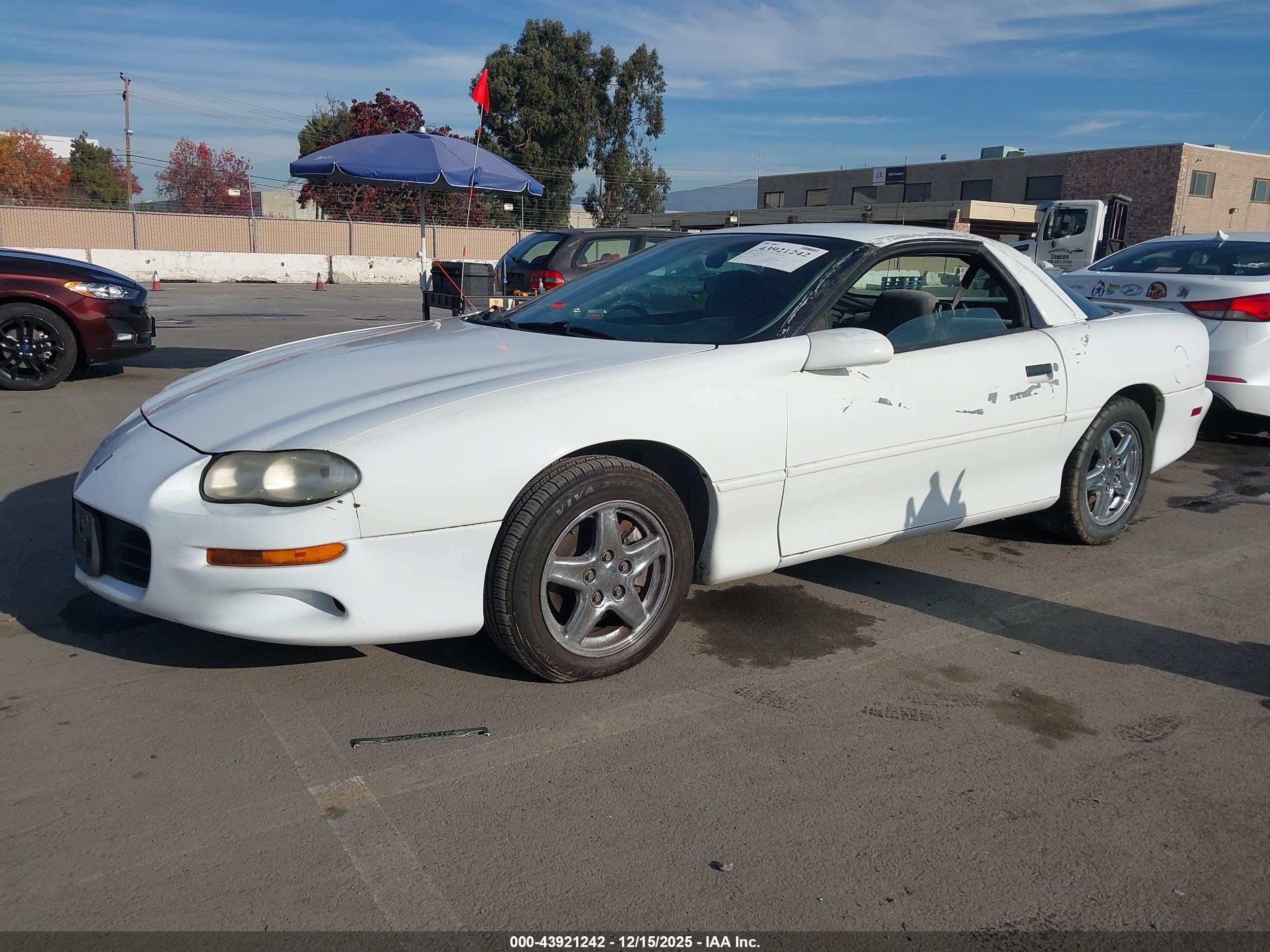 1998 Chevrolet Camaro   White vin: 2G1FP22K8W2135307