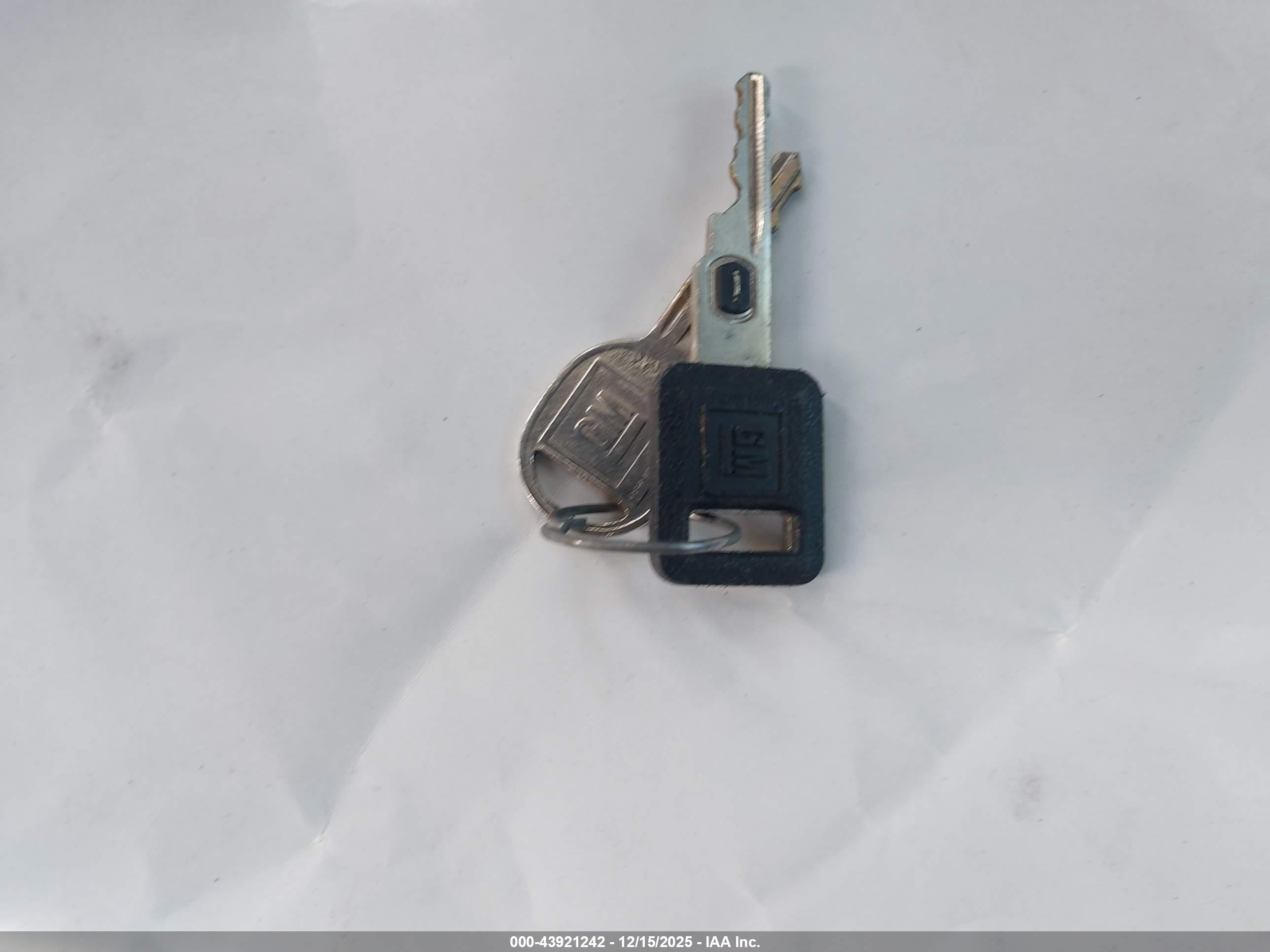 1998 Chevrolet Camaro   White vin: 2G1FP22K8W2135307