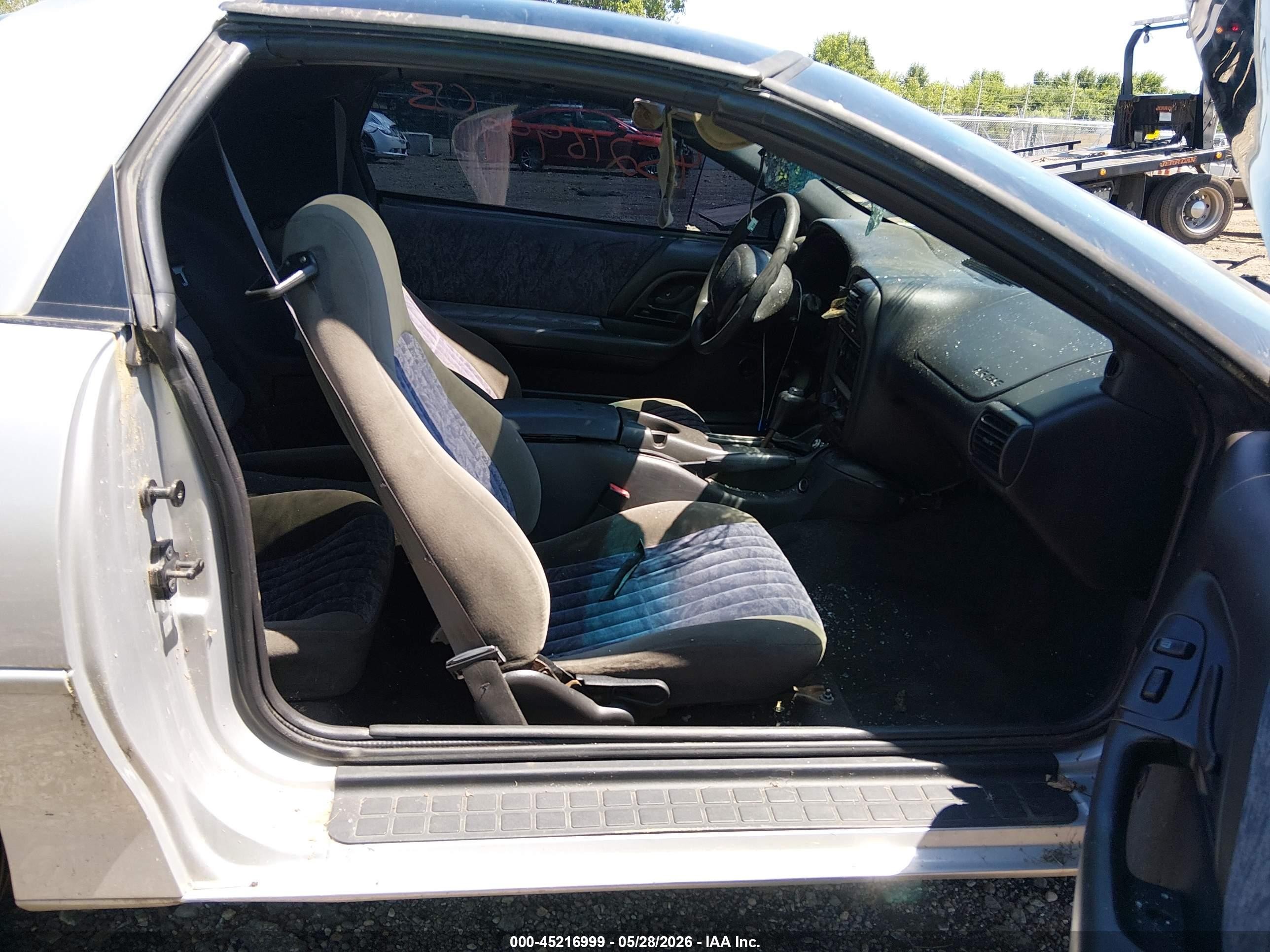 2002 Chevrolet Camaro   Silver vin: 2G1FP22K922146701