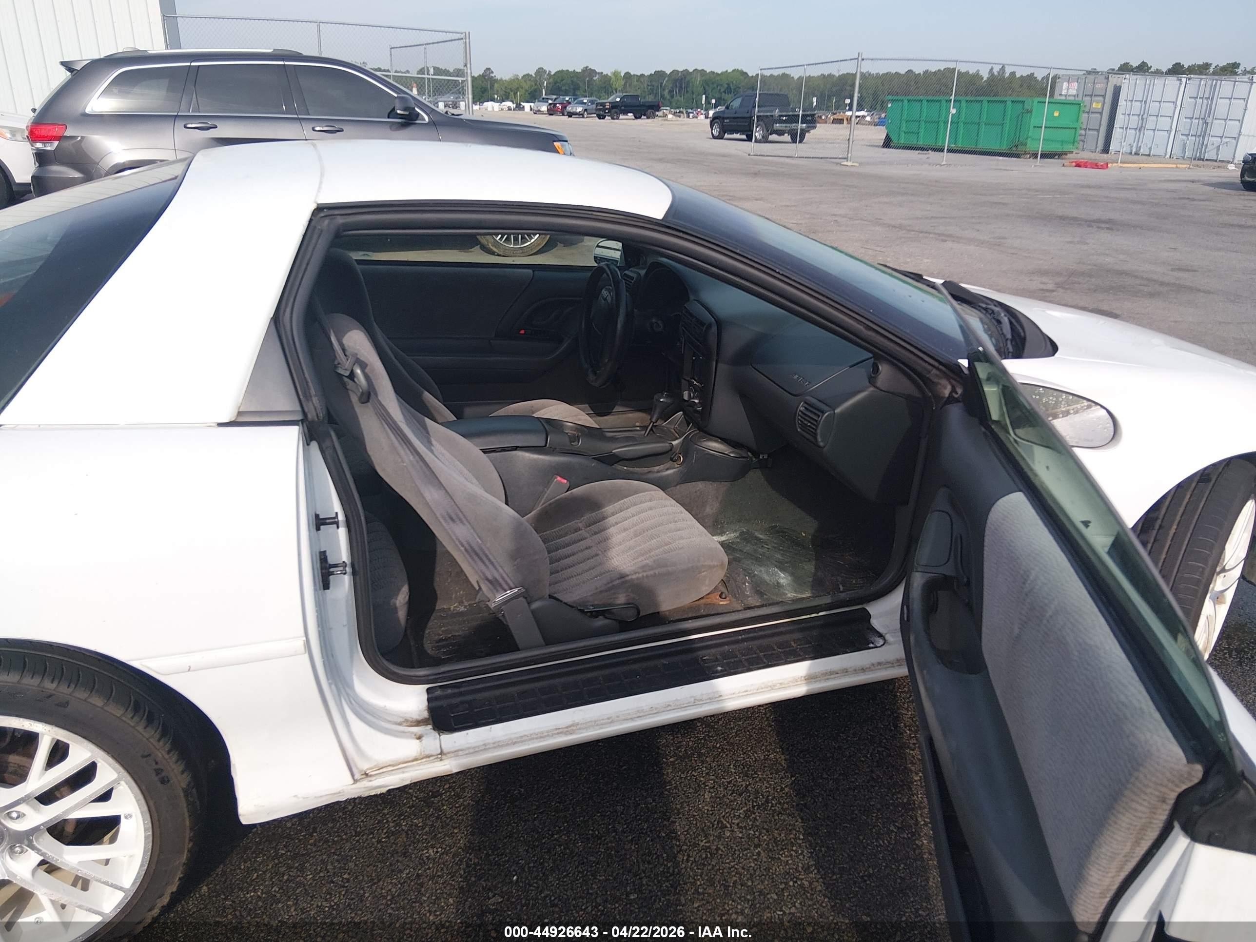 1997 Chevrolet Camaro   White vin: 2G1FP22KXV2111461