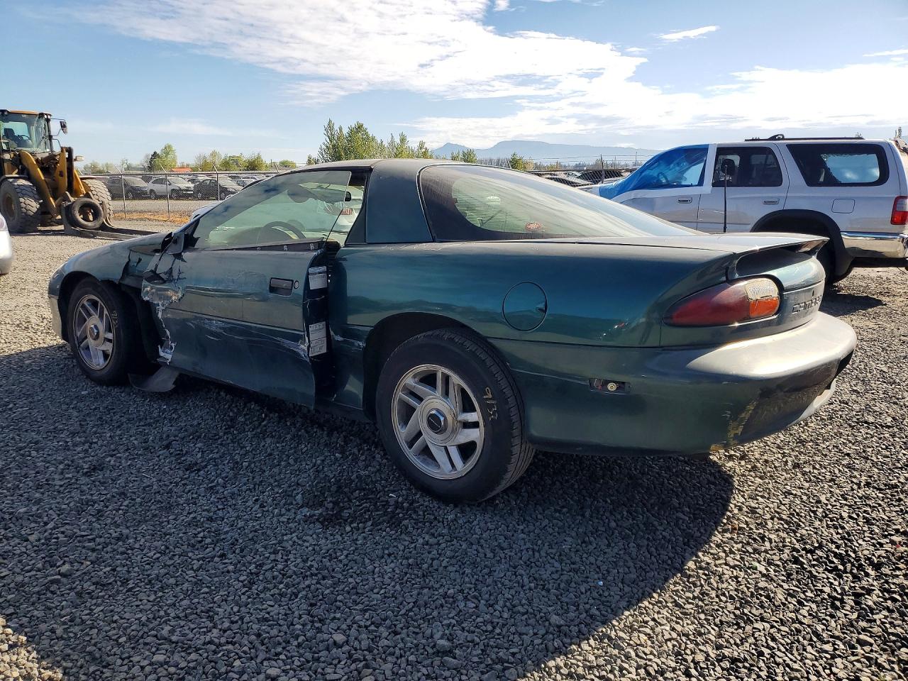 1997 Chevrolet Camaro Base Green vin: 2G1FP22KXV2122590