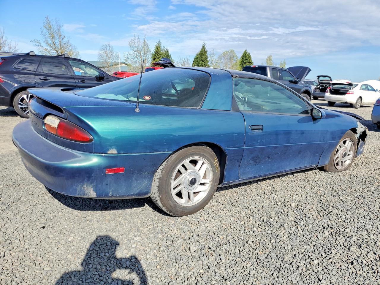 1997 Chevrolet Camaro Base Green vin: 2G1FP22KXV2122590