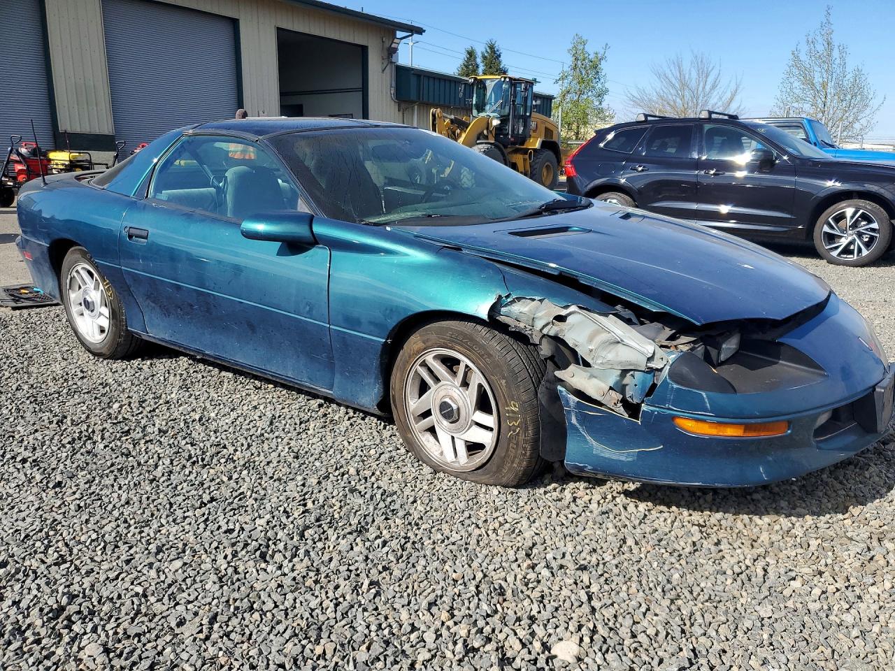 1997 Chevrolet Camaro Base Green vin: 2G1FP22KXV2122590