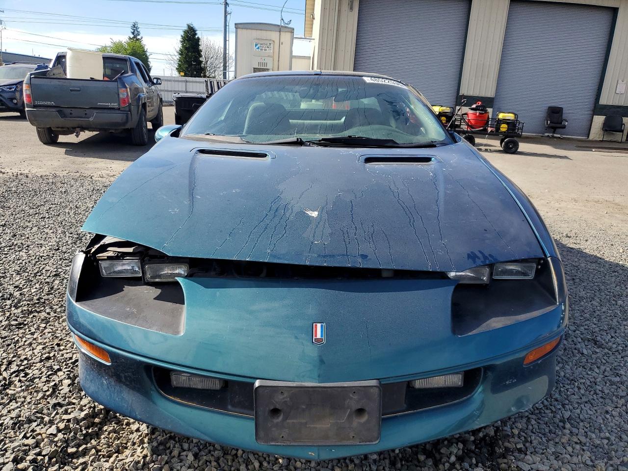1997 Chevrolet Camaro Base Green vin: 2G1FP22KXV2122590