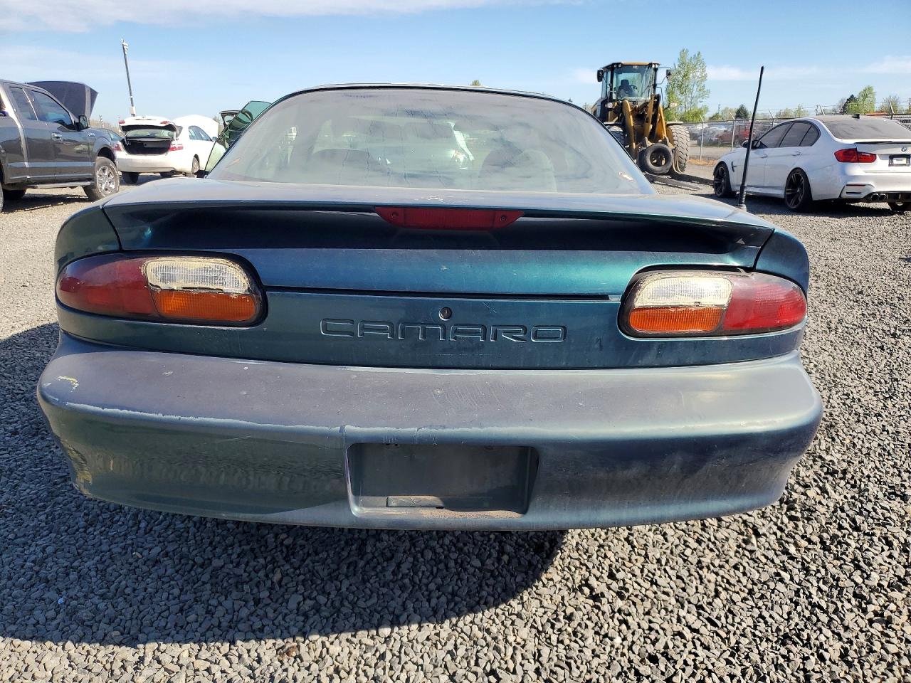 1997 Chevrolet Camaro Base Green vin: 2G1FP22KXV2122590