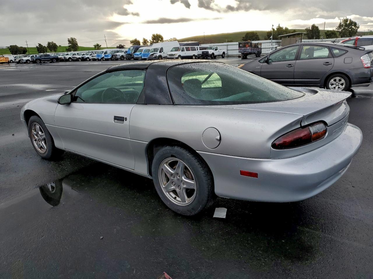 1997 Chevrolet Camaro Base Silver vin: 2G1FP22KXV2143486