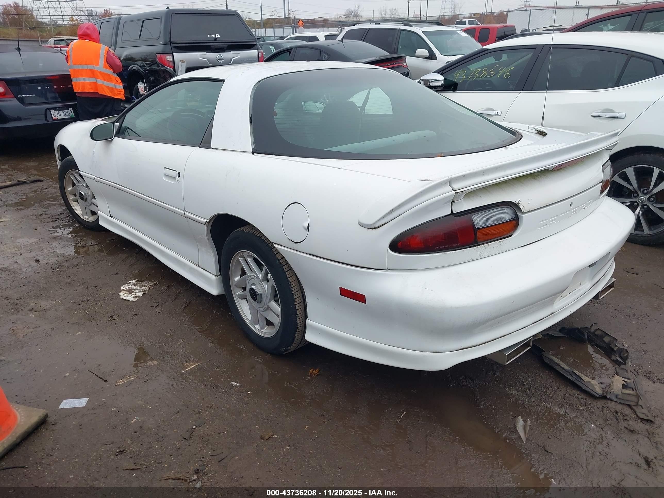 1999 Chevrolet Camaro   Белый vin: 2G1FP22KXX2106988