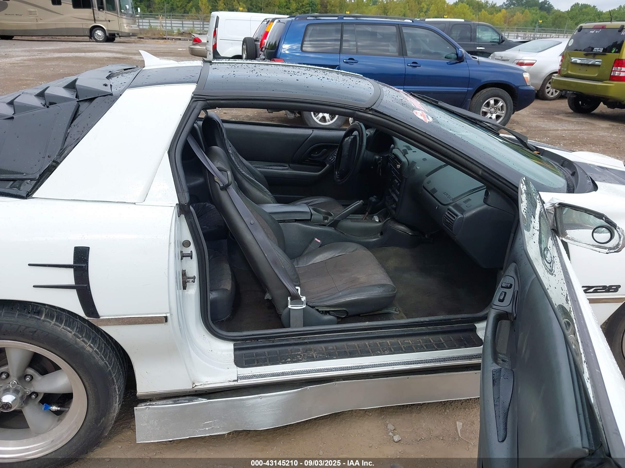 1997 Chevrolet Camaro Z28 White vin: 2G1FP22P1V2106094