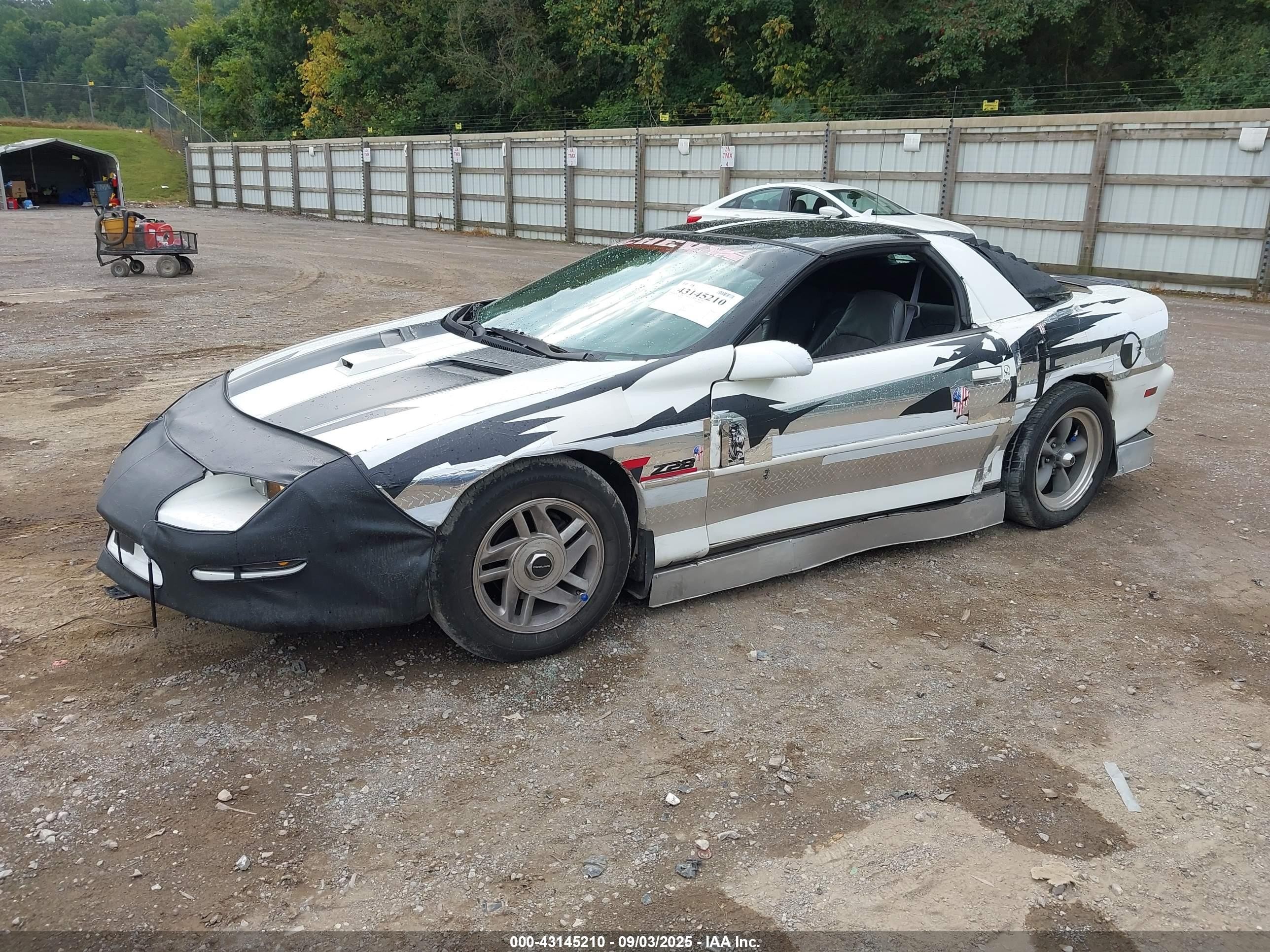 1997 Chevrolet Camaro Z28 White vin: 2G1FP22P1V2106094