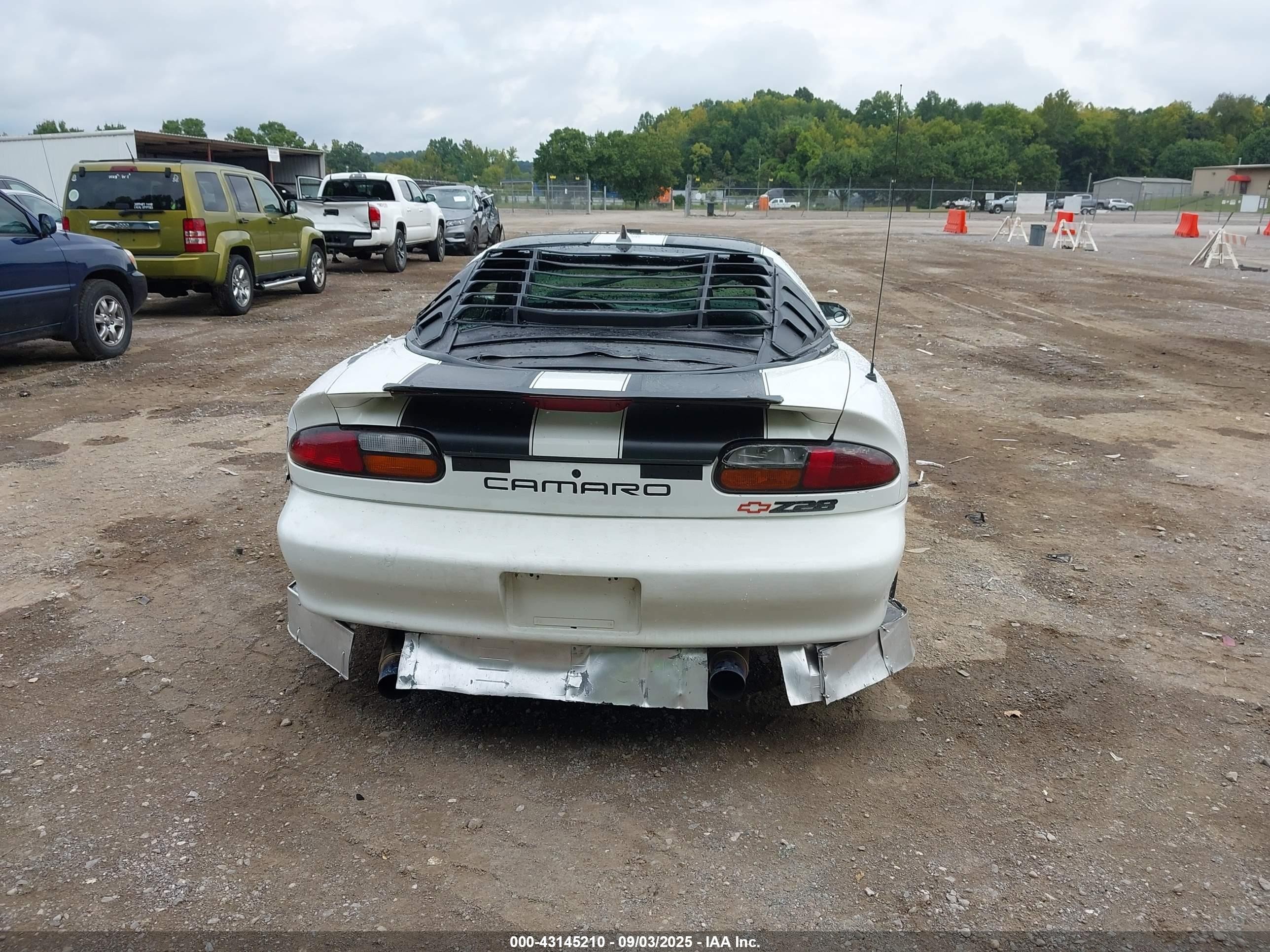 1997 Chevrolet Camaro Z28 White vin: 2G1FP22P1V2106094