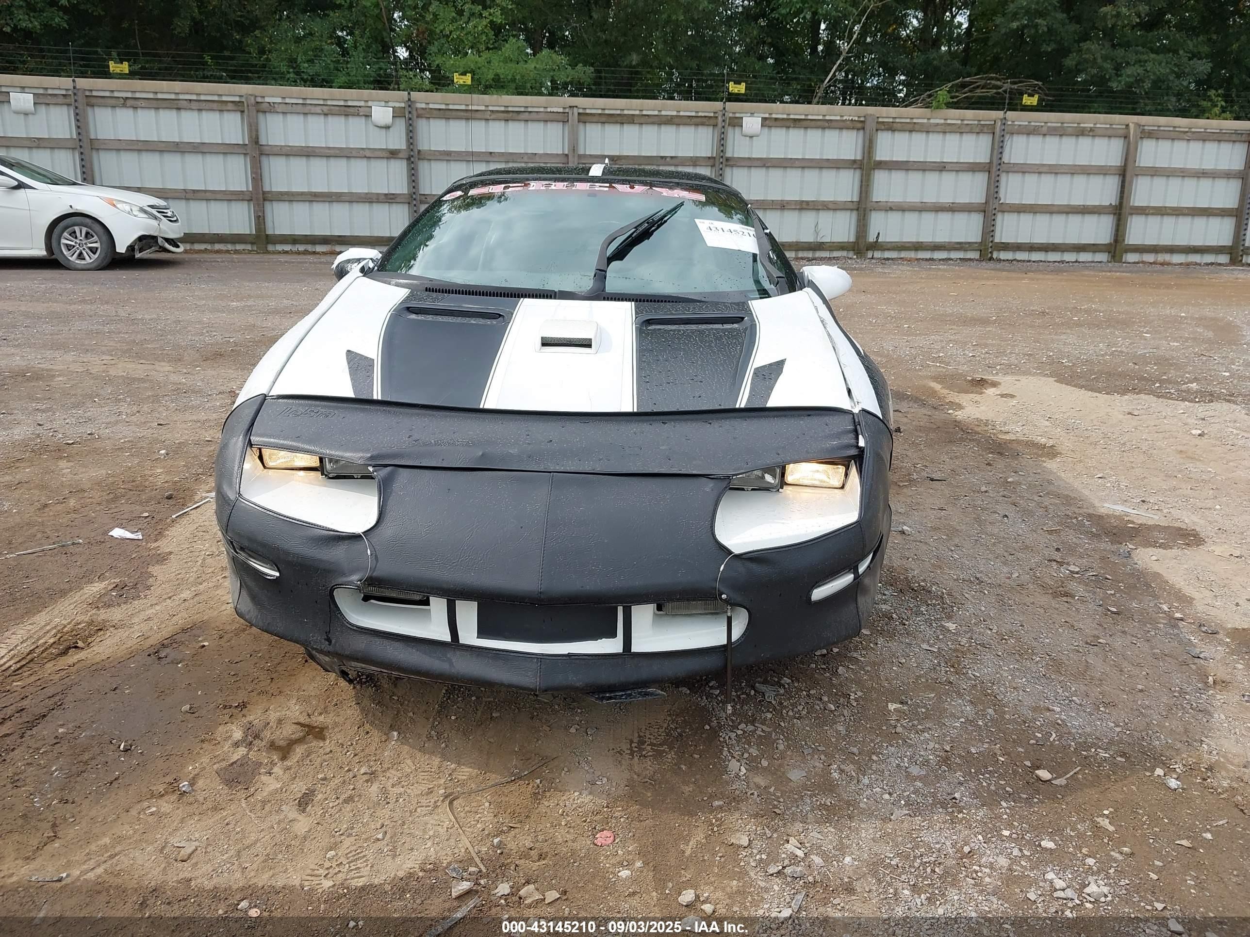 1997 Chevrolet Camaro Z28 White vin: 2G1FP22P1V2106094