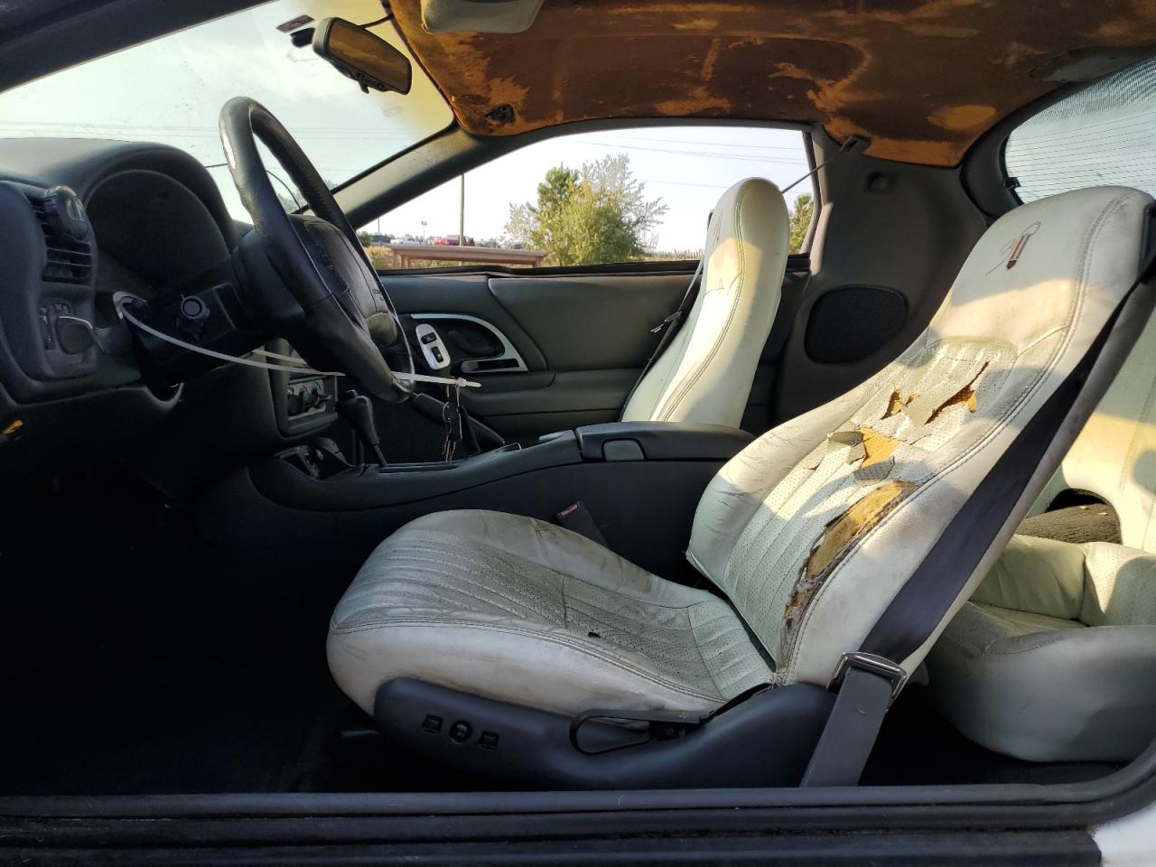 1997 Chevrolet Camaro Z28 White vin: 2G1FP22P1V2106192