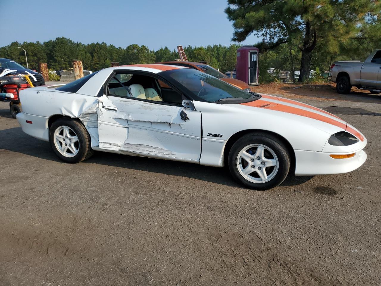 1997 Chevrolet Camaro Z28 White vin: 2G1FP22P1V2106192