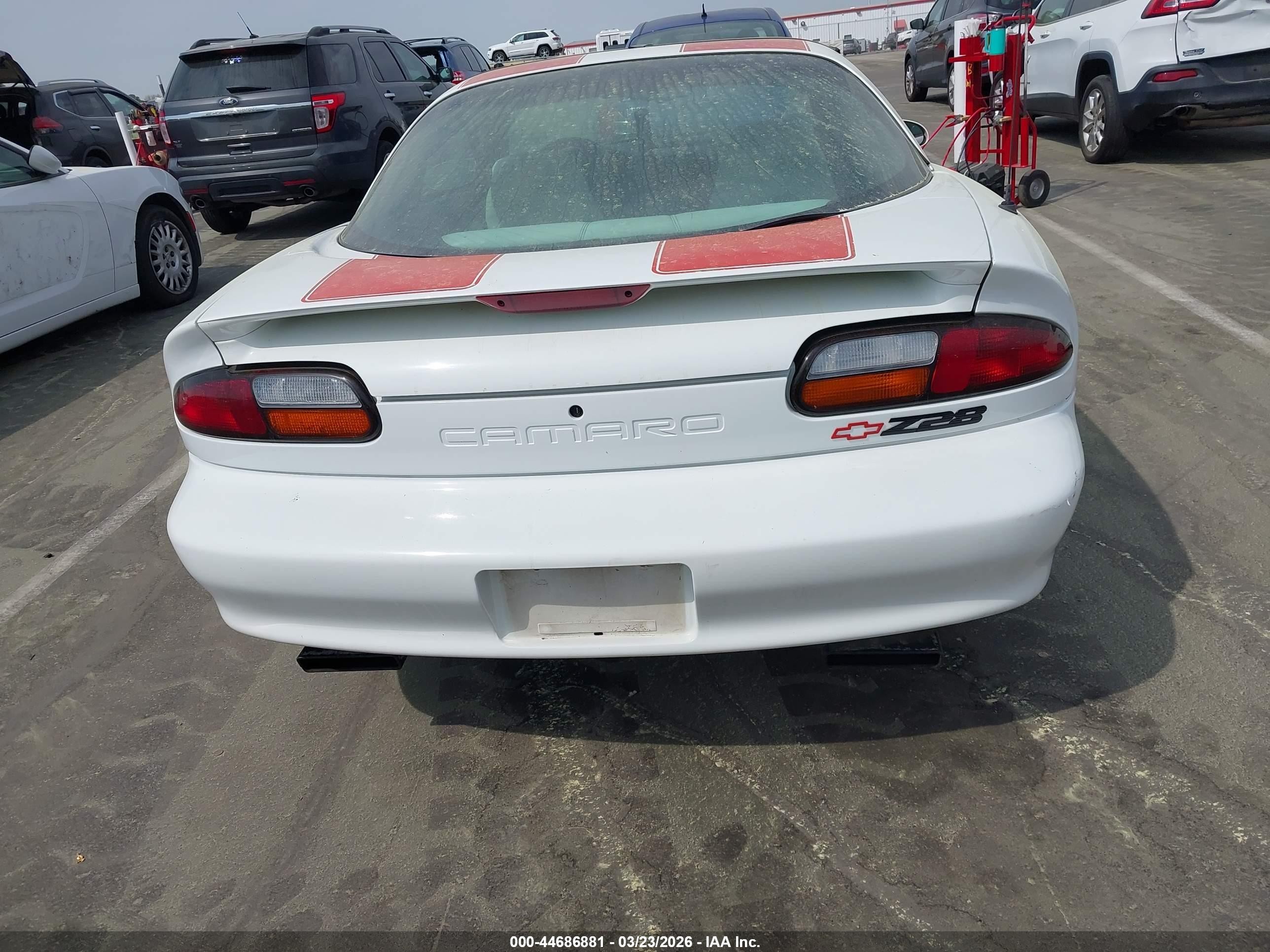 1997 Chevrolet Camaro Z28 White vin: 2G1FP22P2V2111000