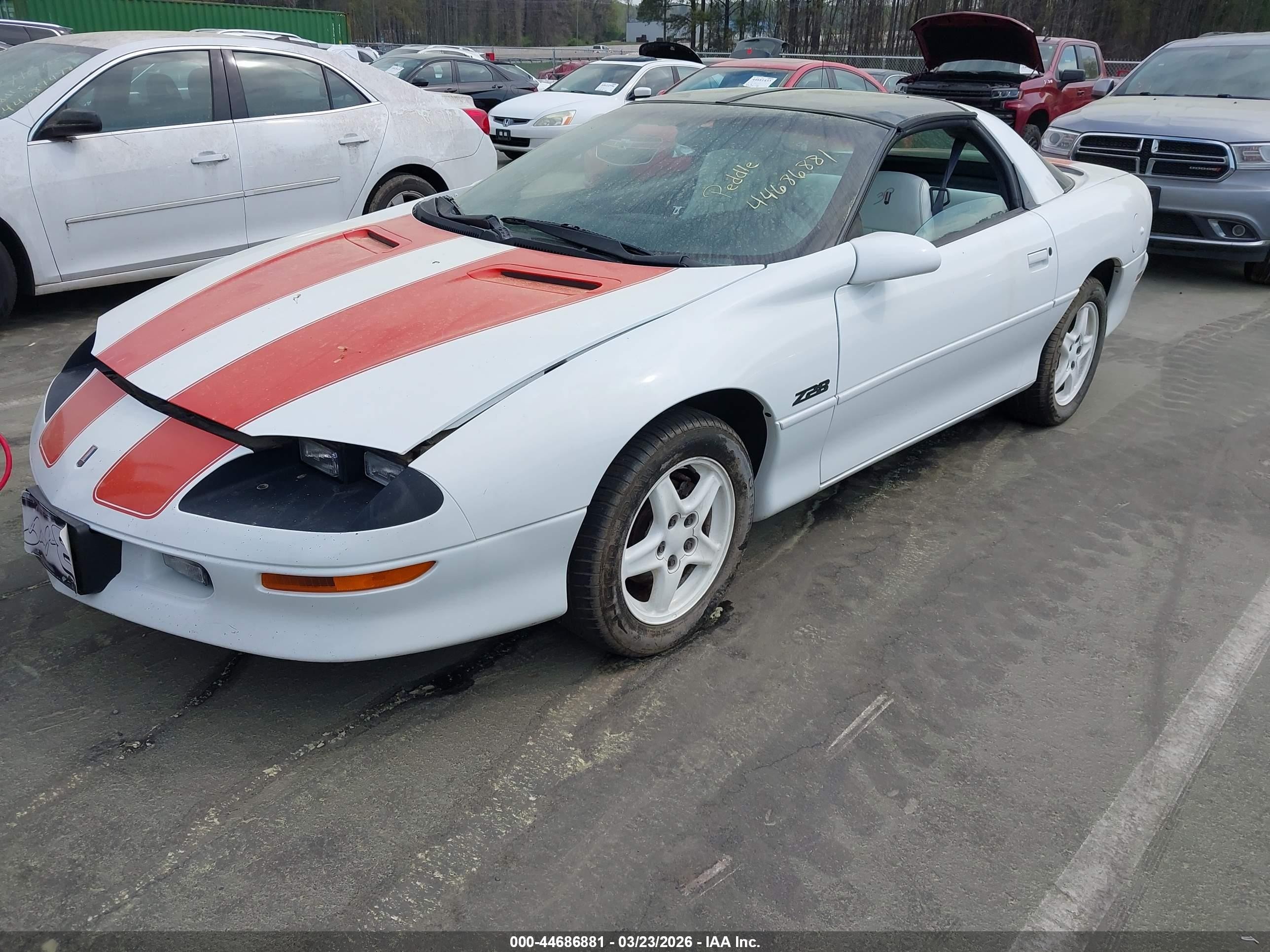1997 Chevrolet Camaro Z28 White vin: 2G1FP22P2V2111000
