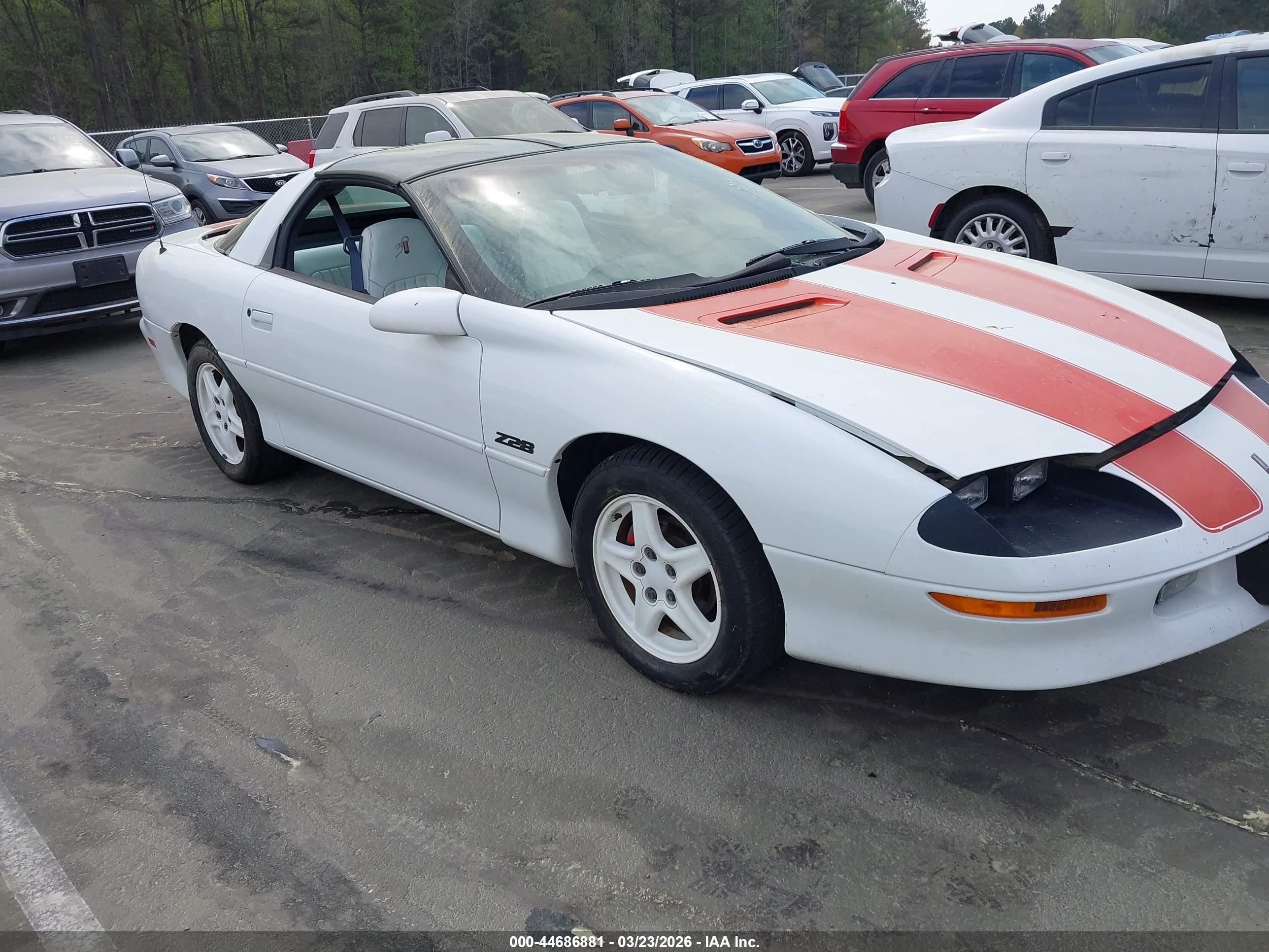 1997 Chevrolet Camaro Z28 White vin: 2G1FP22P2V2111000