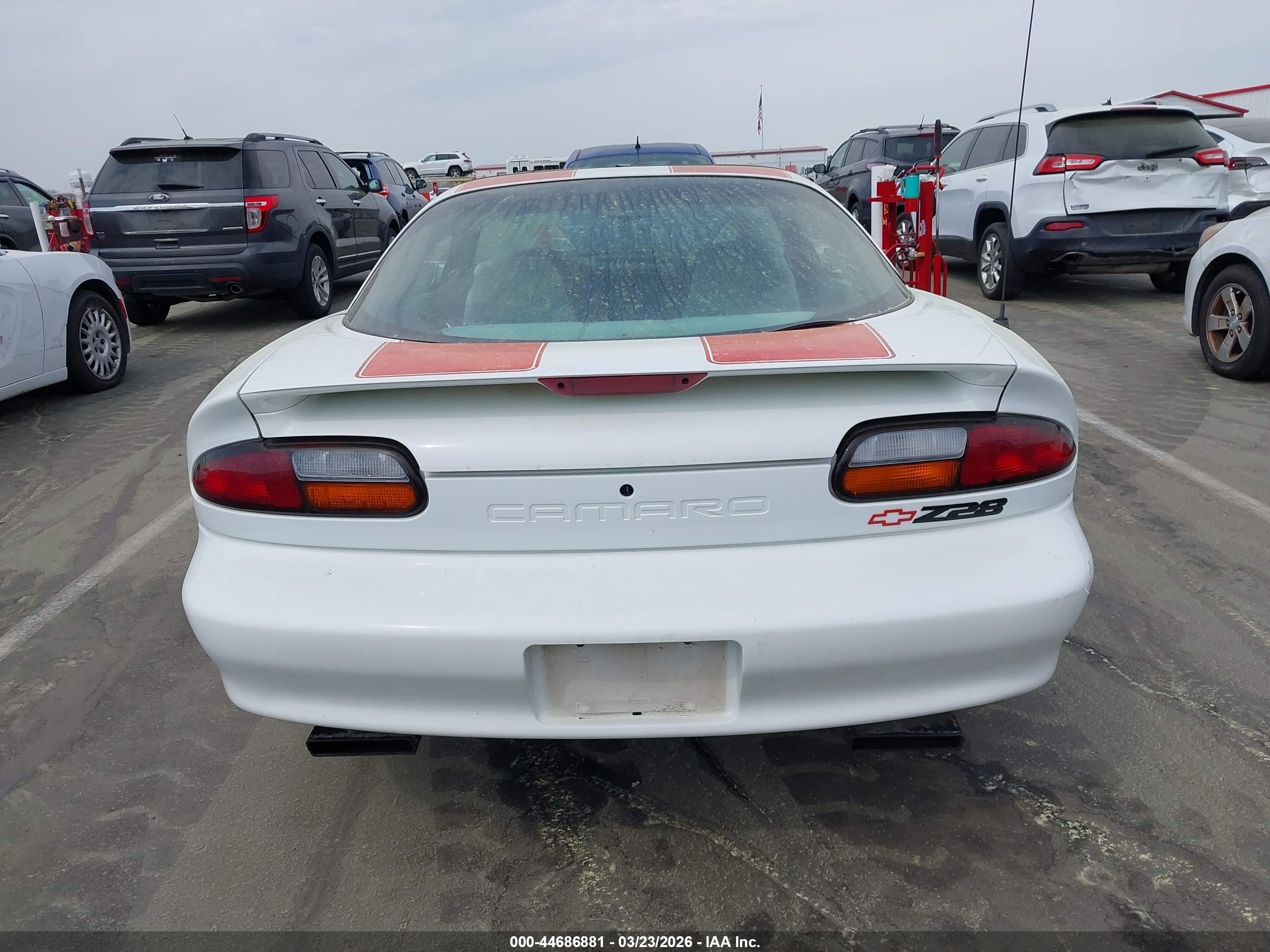 1997 Chevrolet Camaro Z28 White vin: 2G1FP22P2V2111000