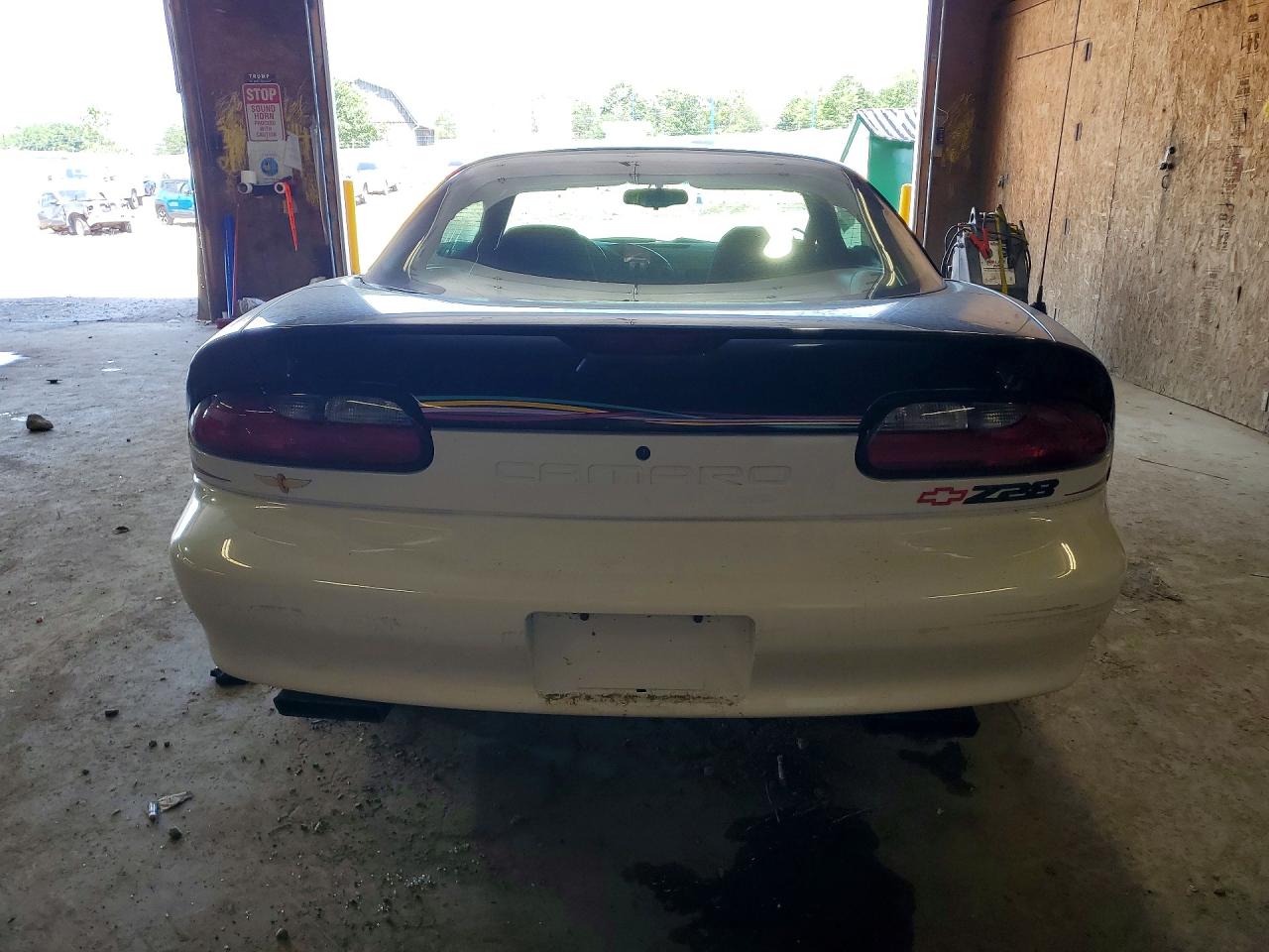 1993 Chevrolet Camaro Z28 Two Tone vin: 2G1FP22P5P2109860