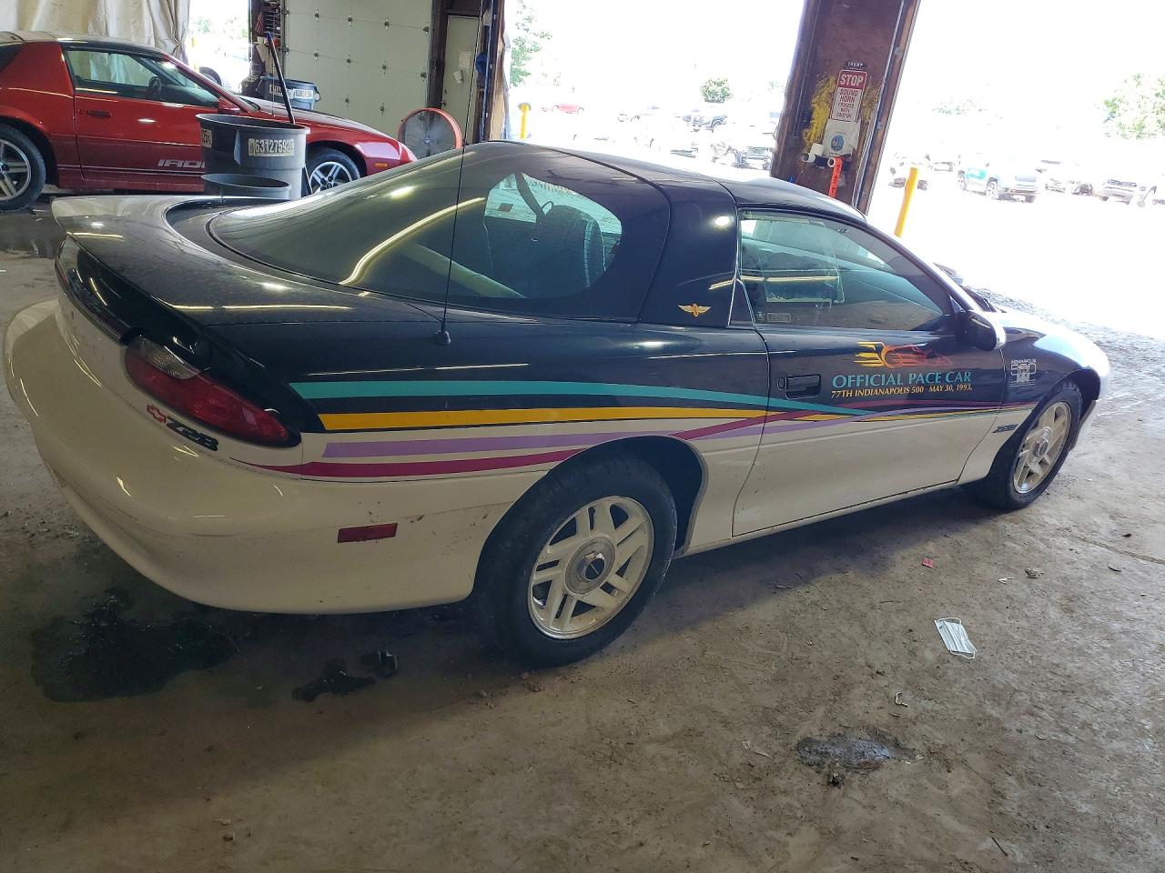 1993 Chevrolet Camaro Z28 Two Tone vin: 2G1FP22P5P2109860