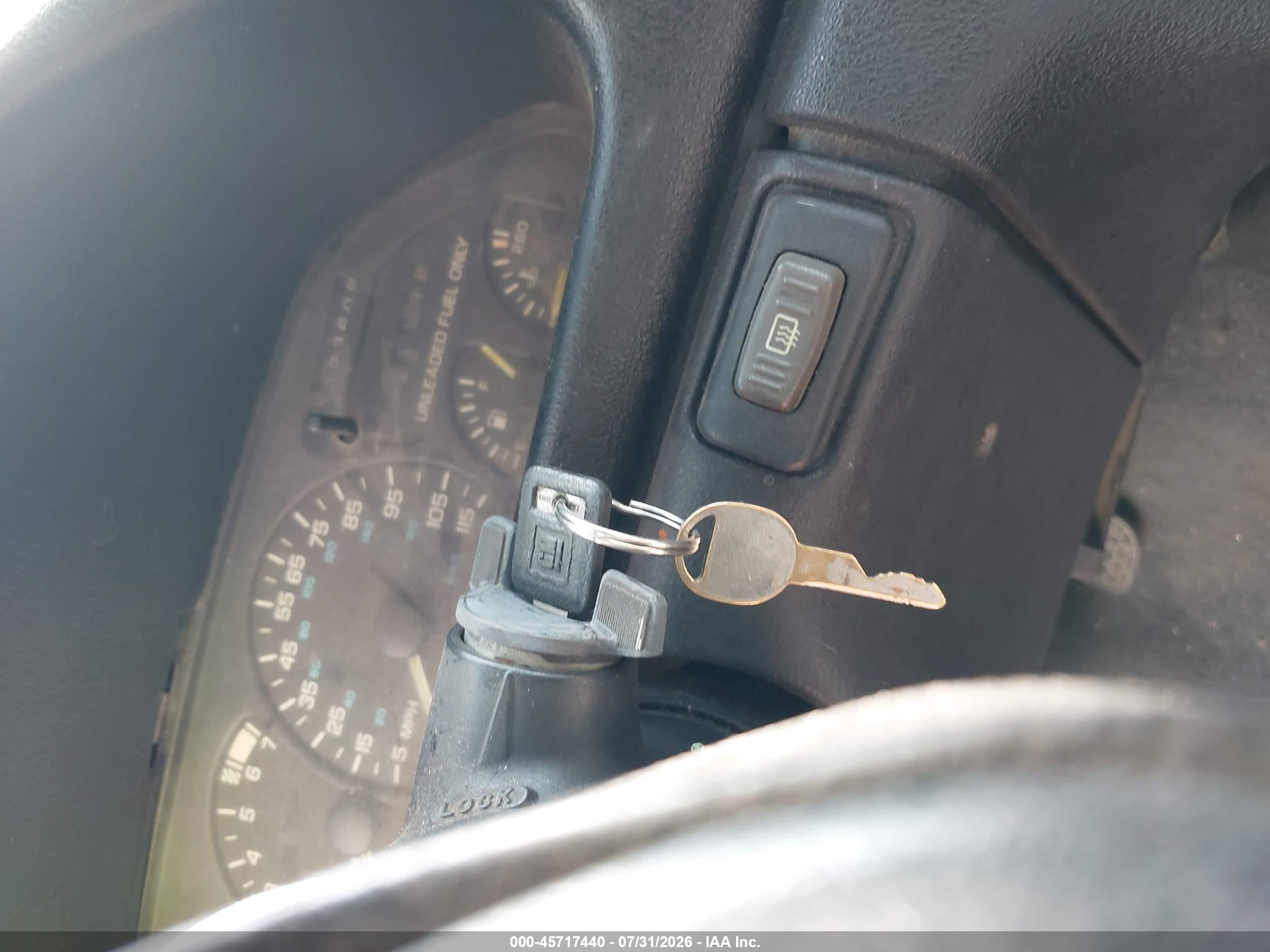 1993 Chevrolet Camaro   Фиолетовый vin: 2G1FP22S9P2137861