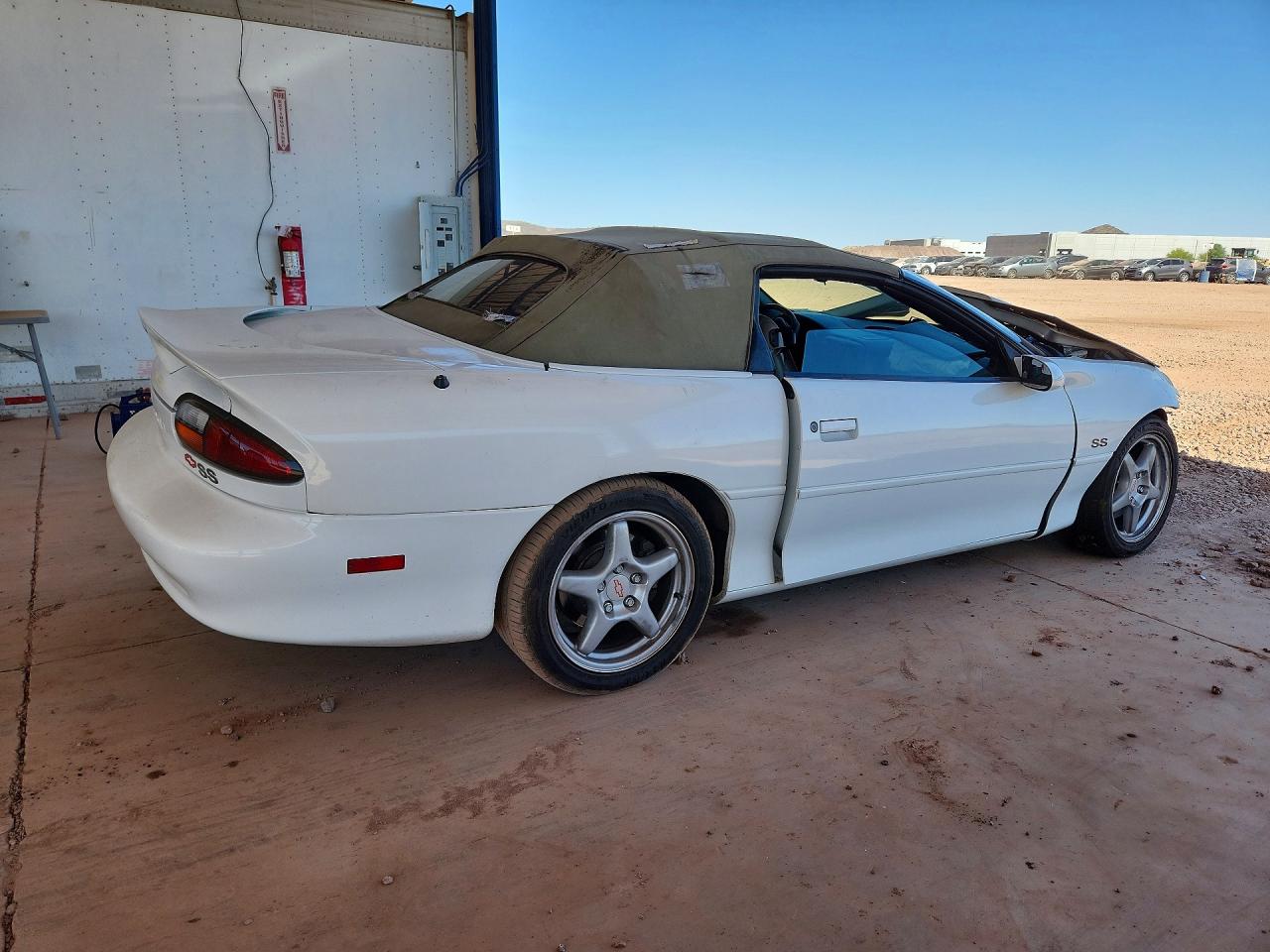 1998 Chevrolet Camaro Z28 White vin: 2G1FP32G7W2151449