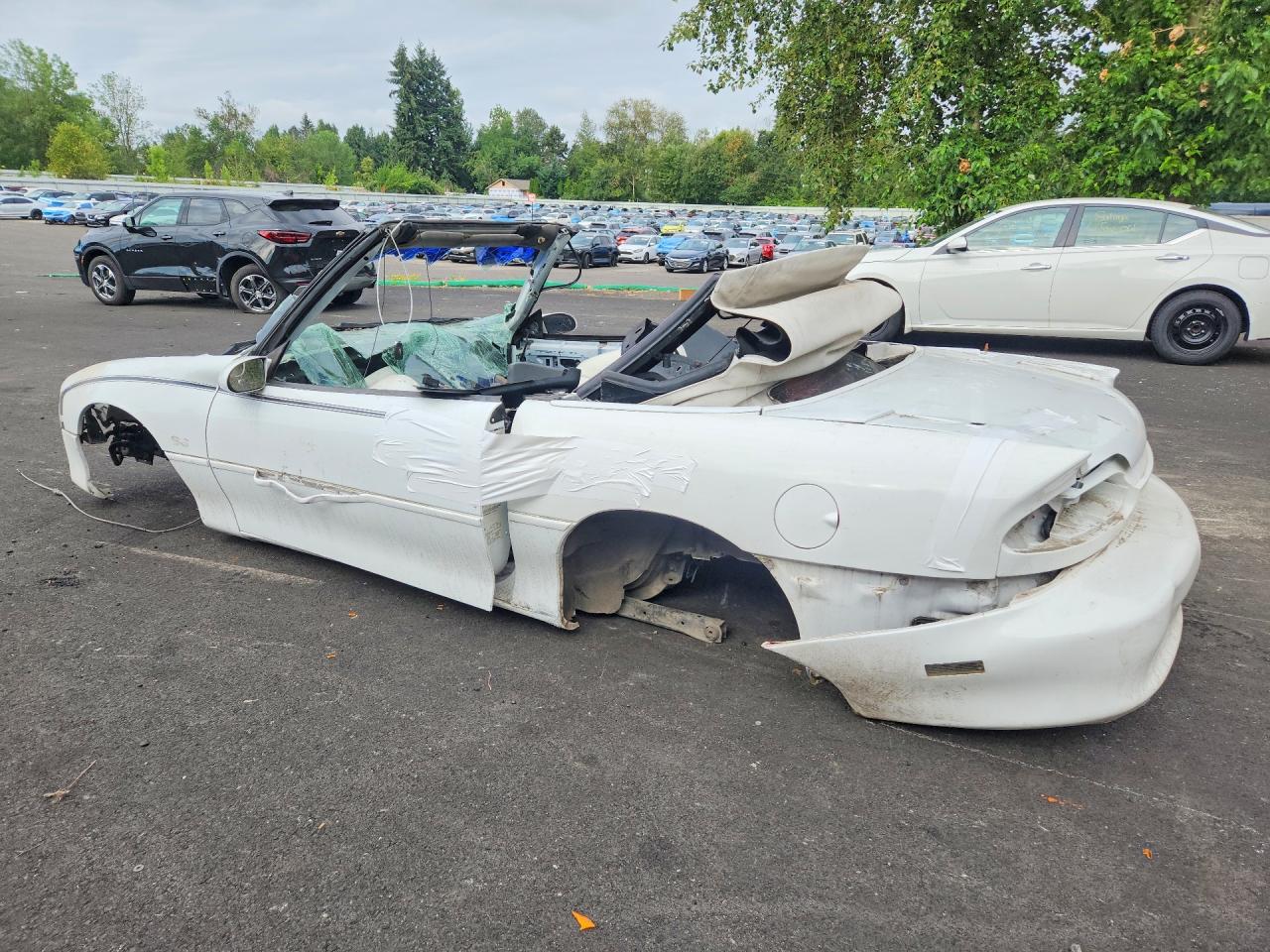 1998 Chevrolet Camaro Z28 White vin: 2G1FP32GXW2149484