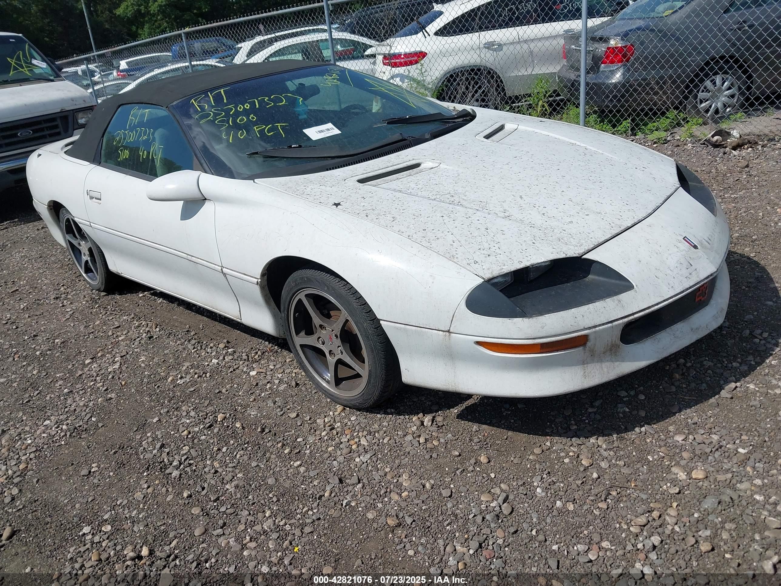 1997 Chevrolet Camaro   White vin: 2G1FP32K2V2148588