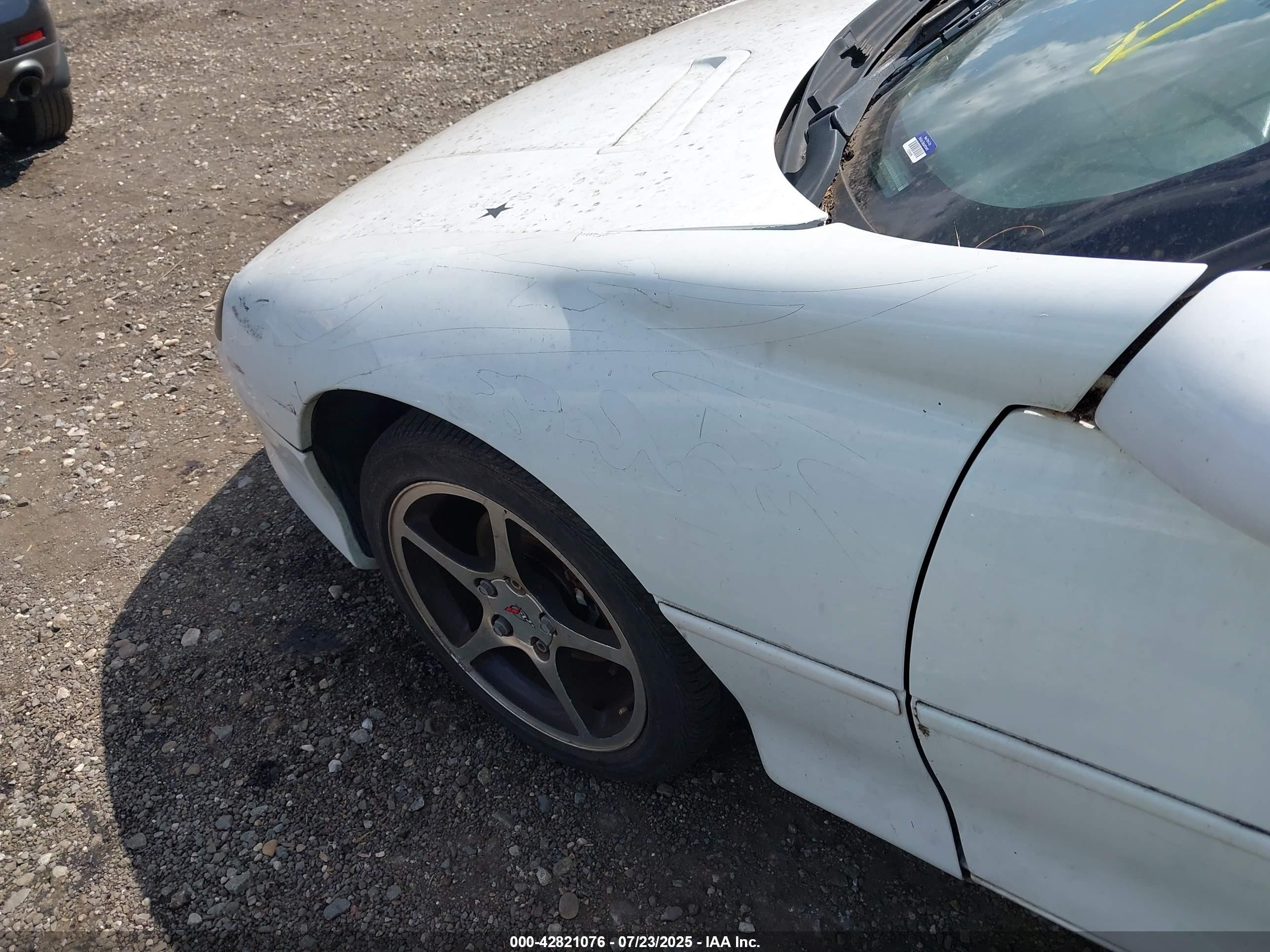 1997 Chevrolet Camaro   White vin: 2G1FP32K2V2148588