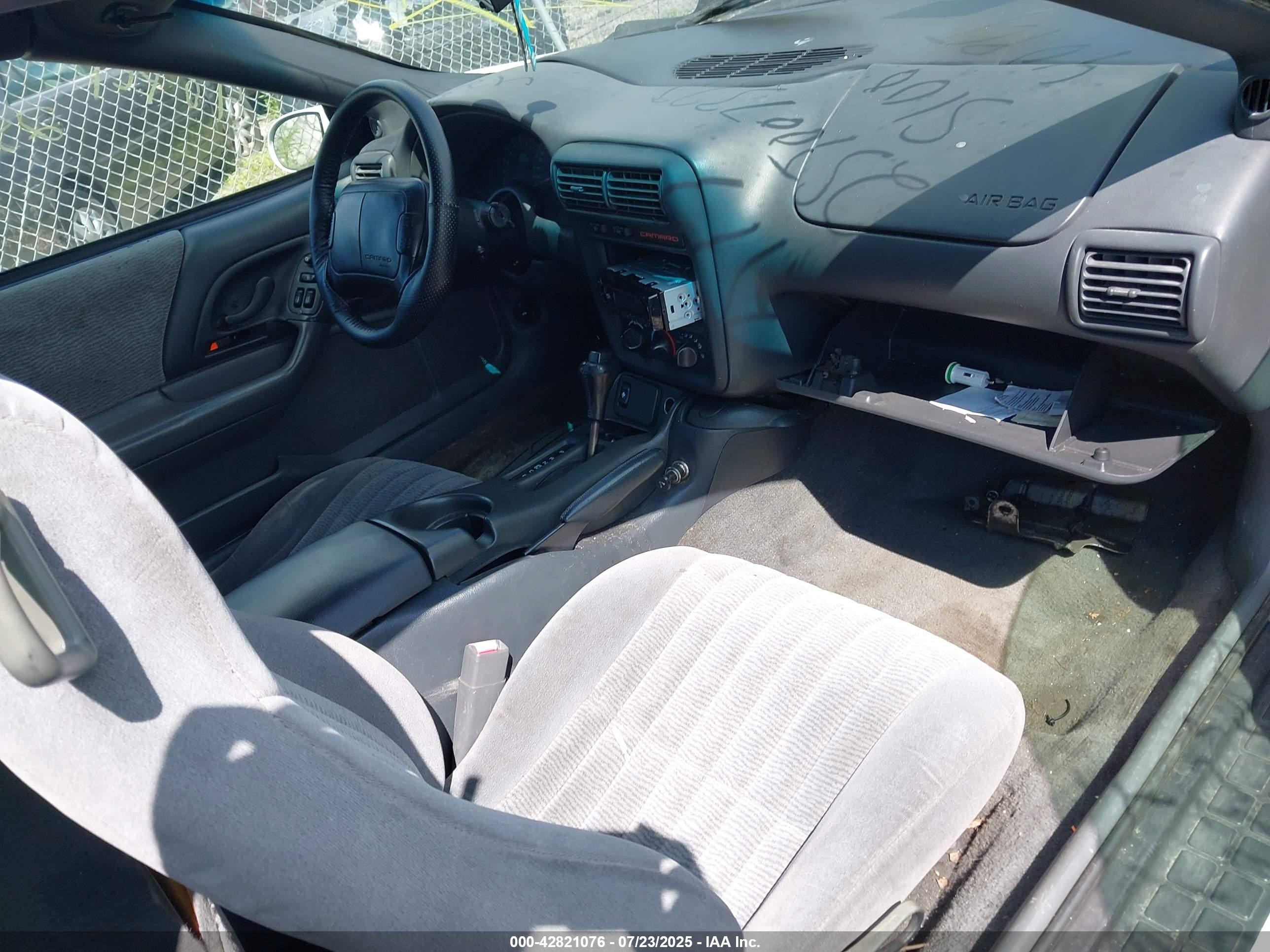 1997 Chevrolet Camaro   White vin: 2G1FP32K2V2148588