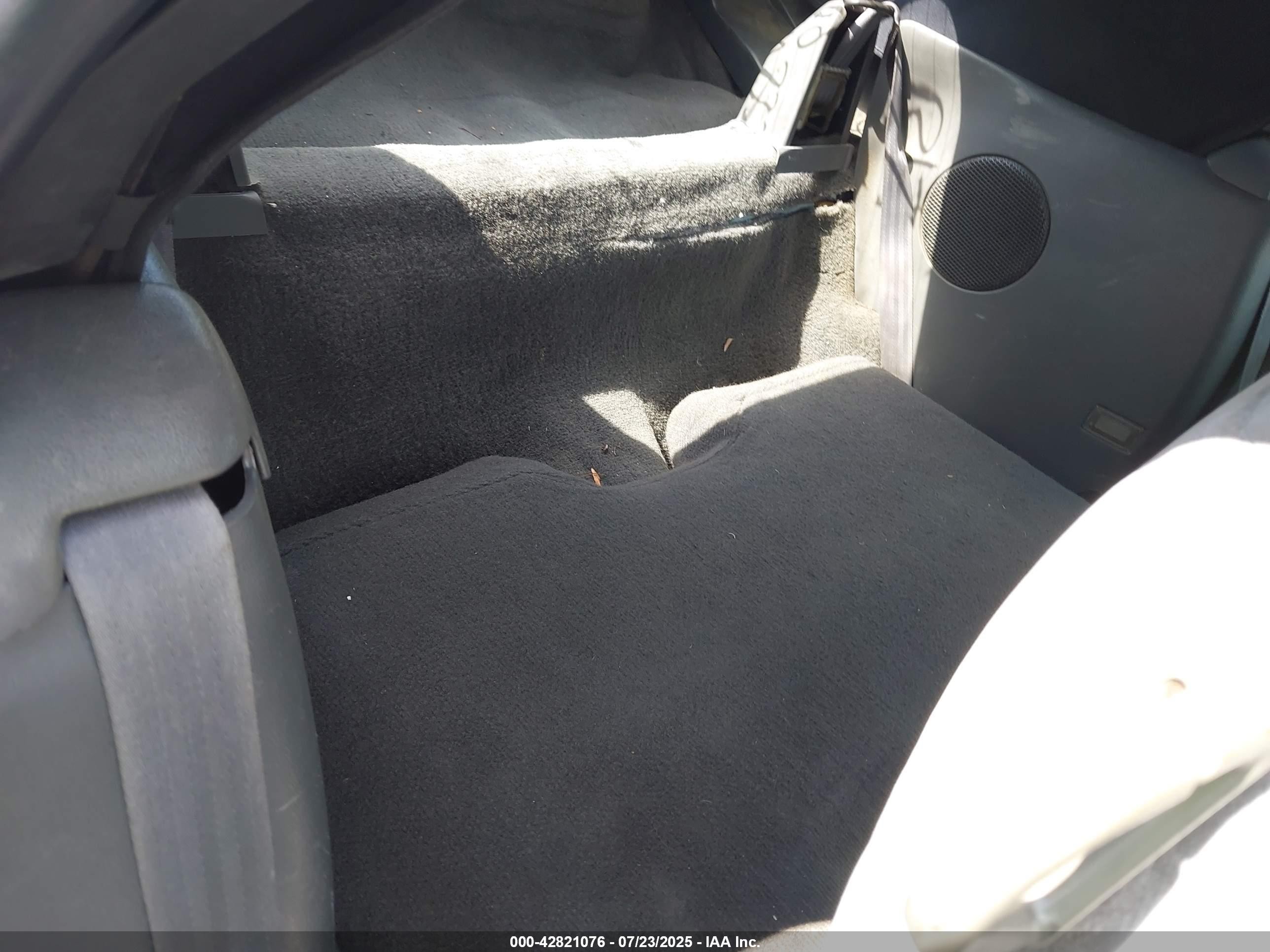 1997 Chevrolet Camaro   White vin: 2G1FP32K2V2148588