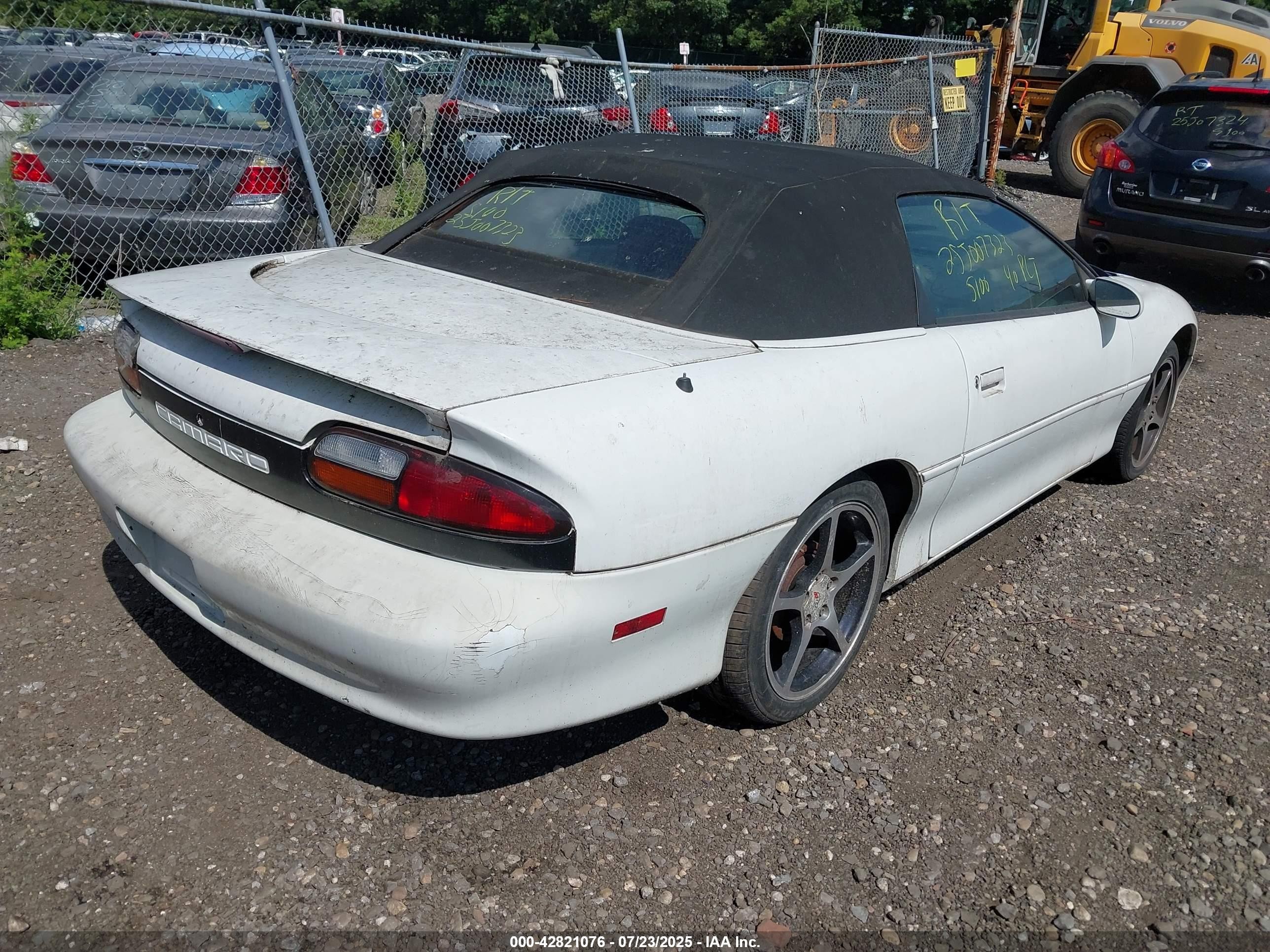 1997 Chevrolet Camaro   White vin: 2G1FP32K2V2148588