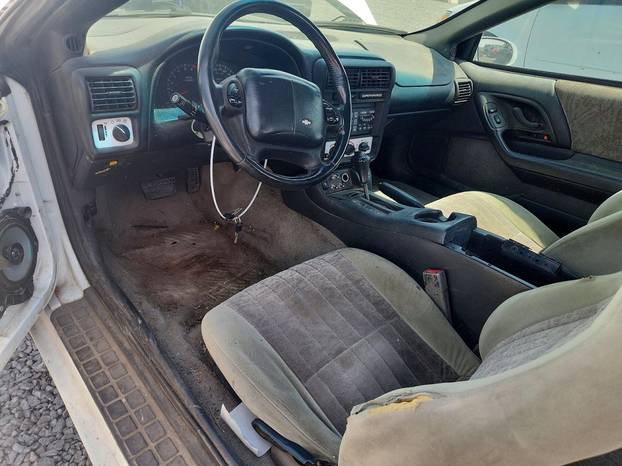 2001 Chevrolet Camaro White vin: 2G1FP32K812125309