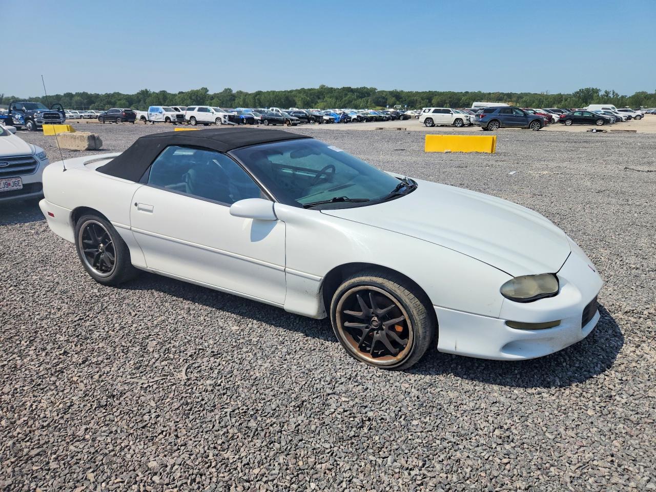 2001 Chevrolet Camaro White vin: 2G1FP32K812125309