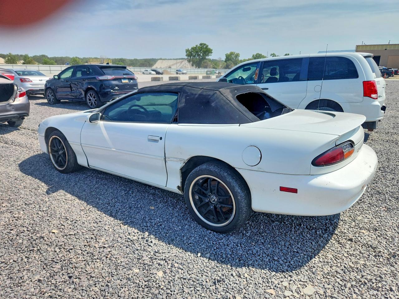 2001 Chevrolet Camaro White vin: 2G1FP32K812125309