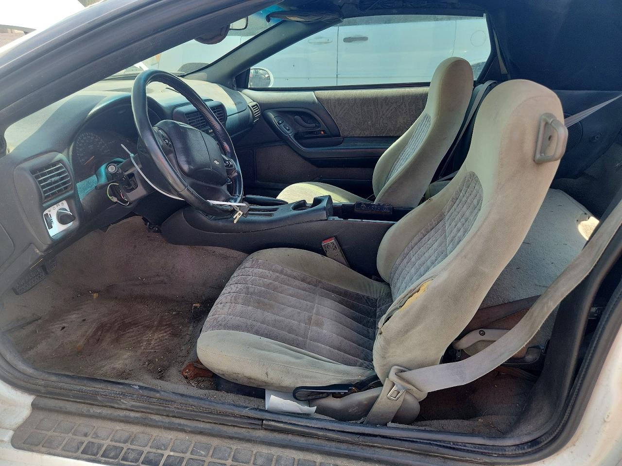 2001 Chevrolet Camaro White vin: 2G1FP32K812125309