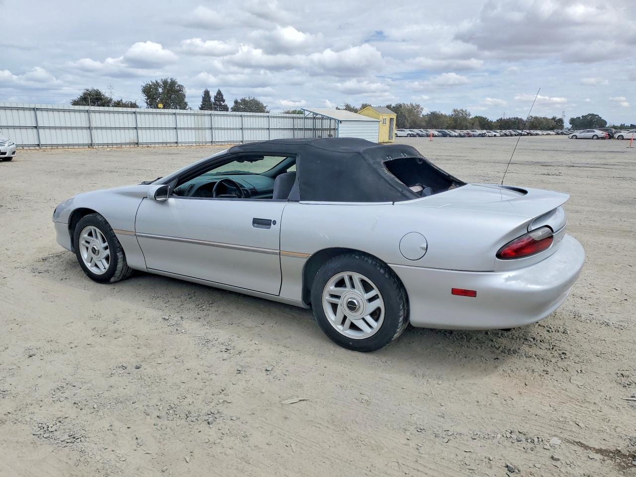 1996 Chevrolet Camaro Base Серебряный vin: 2G1FP32K8T2134806