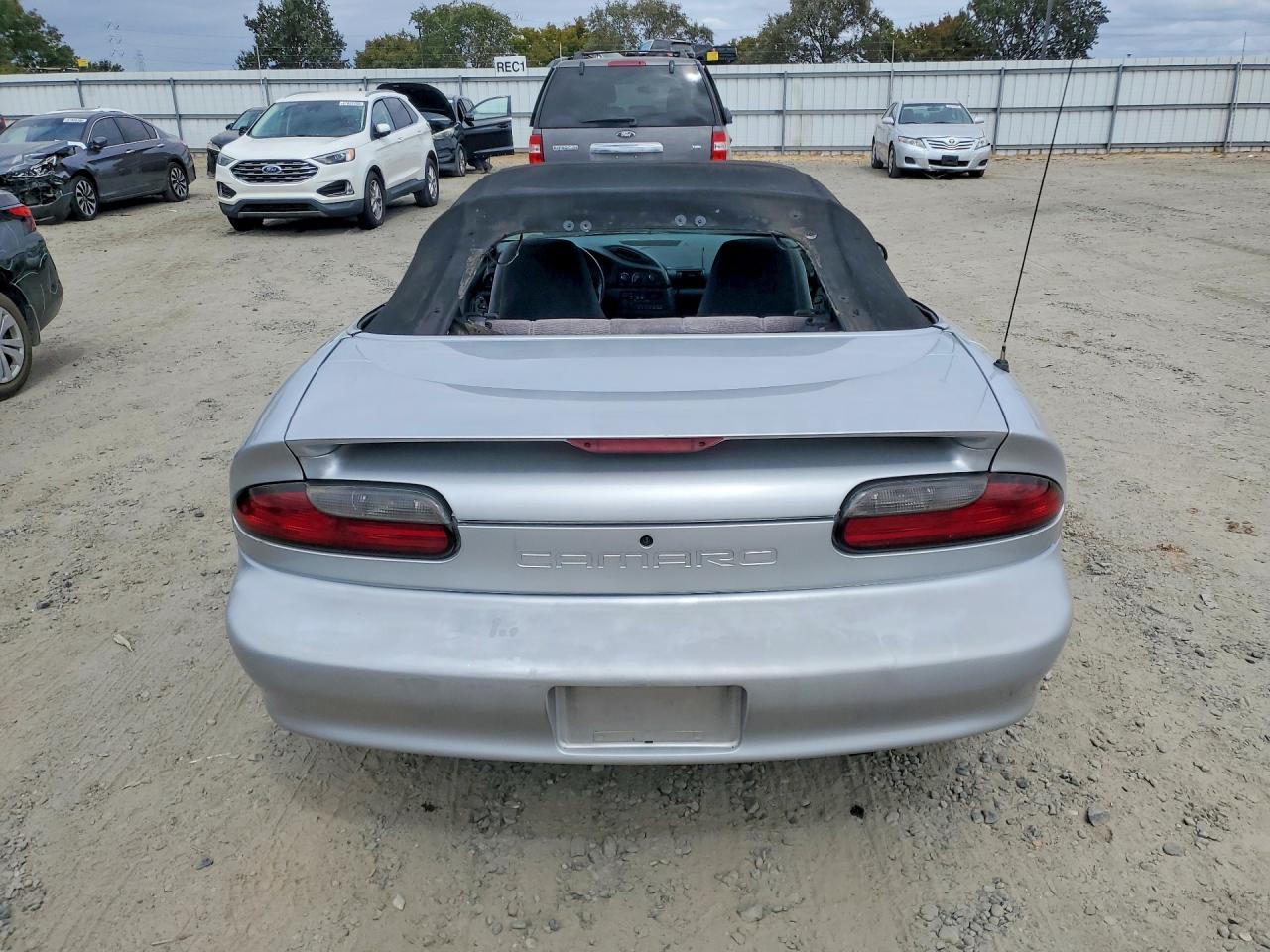 1996 Chevrolet Camaro Base Серебряный vin: 2G1FP32K8T2134806