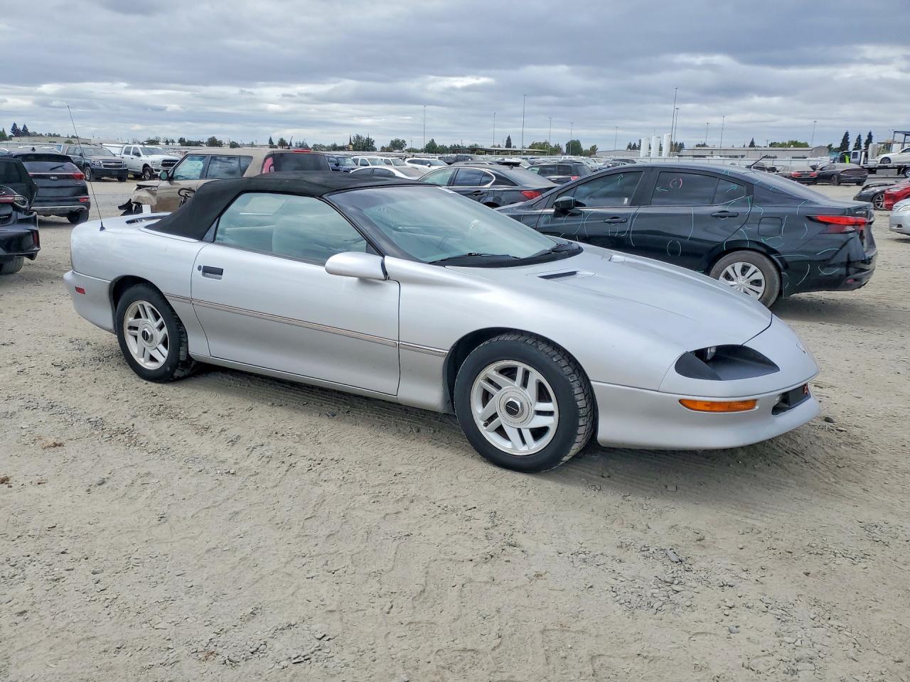 1996 Chevrolet Camaro Base Серебряный vin: 2G1FP32K8T2134806
