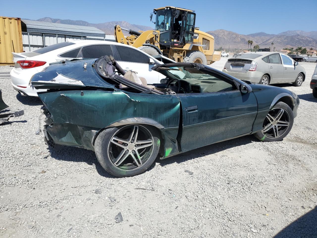 1997 Chevrolet Camaro Base Green vin: 2G1FP32K9V2157353