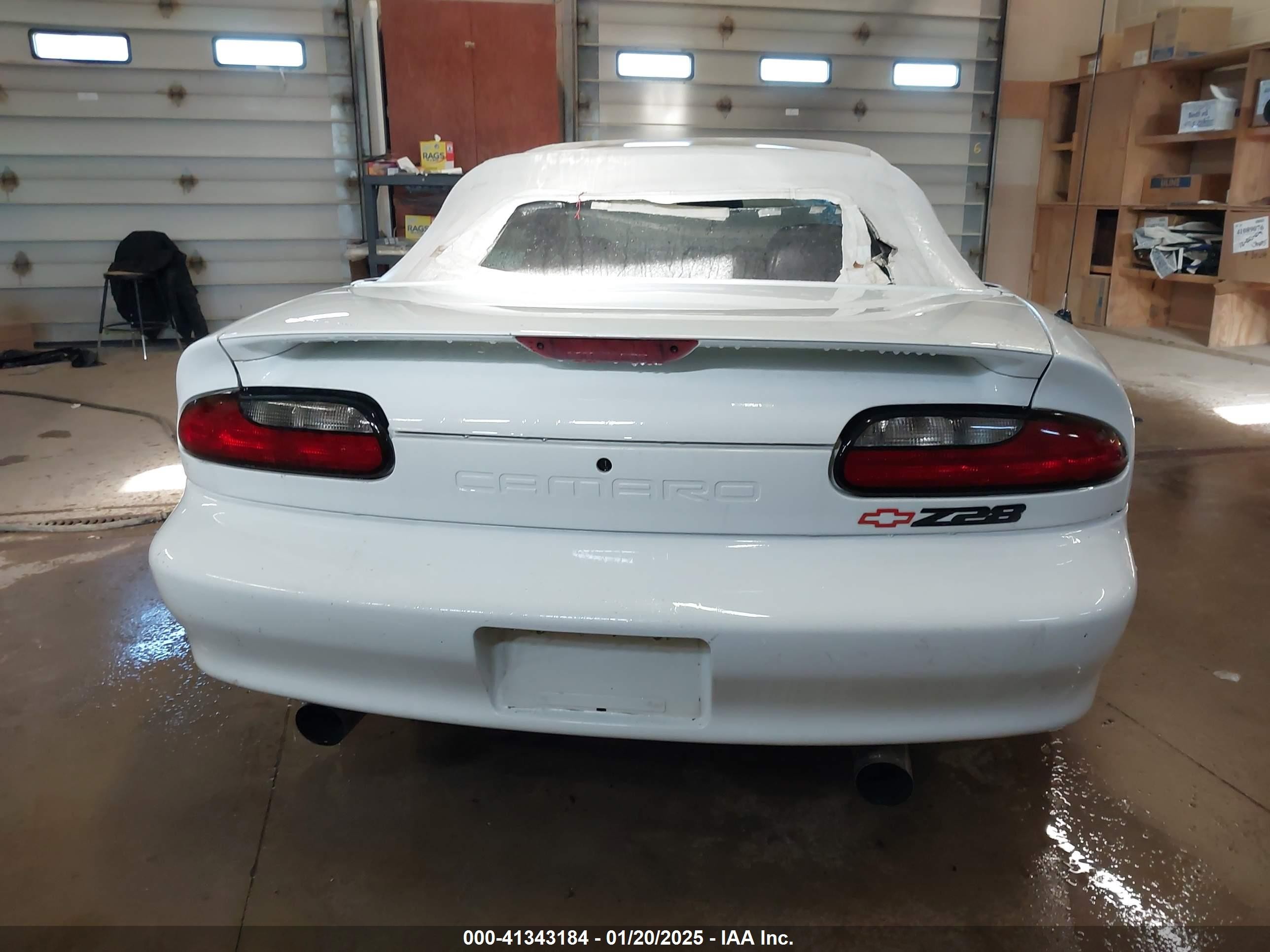1996 Chevrolet Camaro Z28 White vin: 2G1FP32P0T2151465