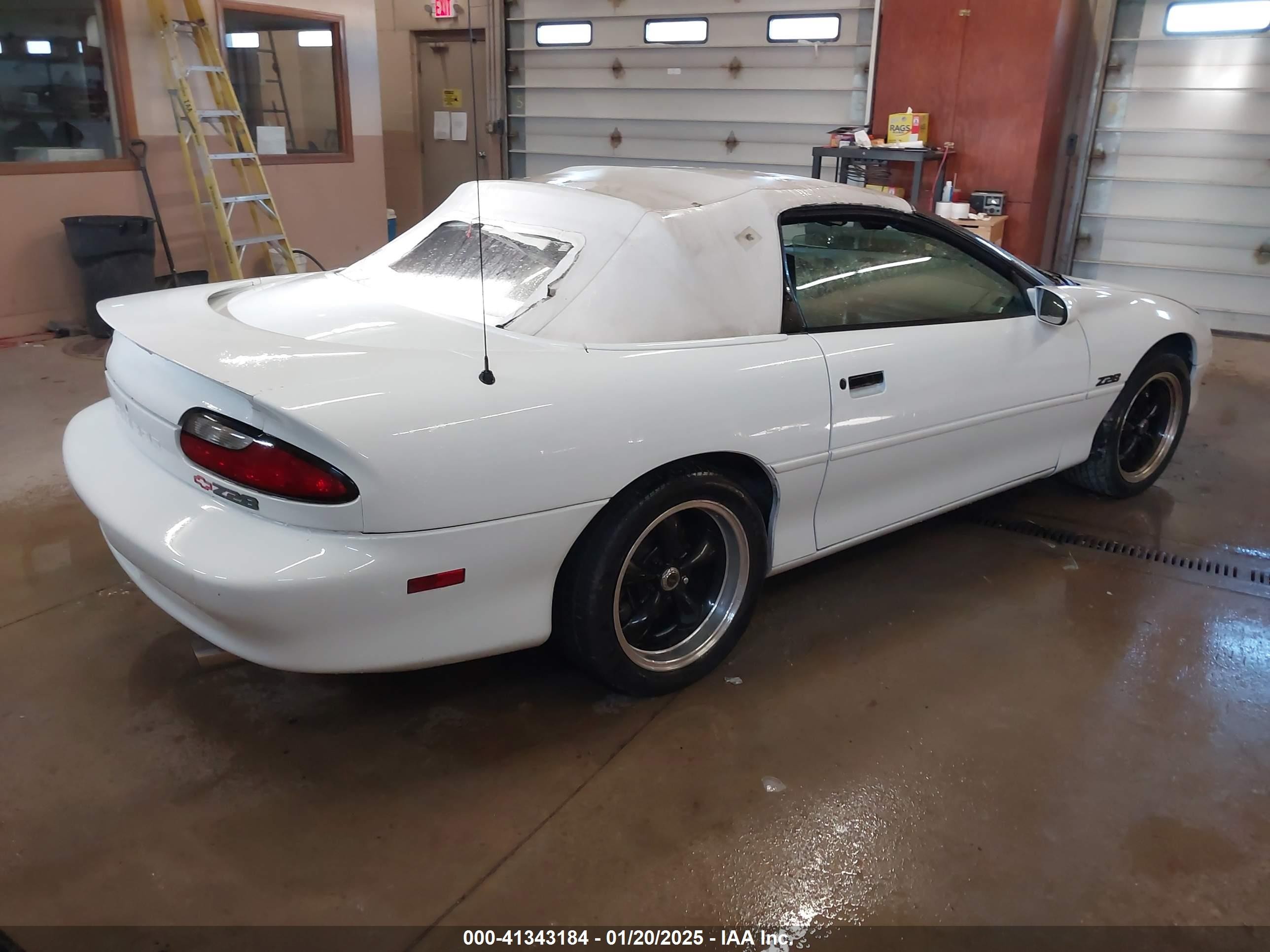 1996 Chevrolet Camaro Z28 White vin: 2G1FP32P0T2151465