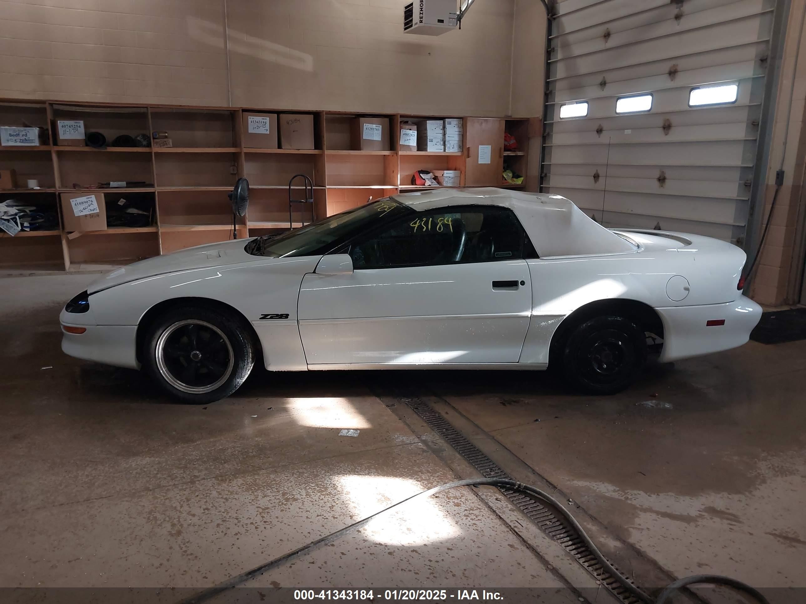1996 Chevrolet Camaro Z28 White vin: 2G1FP32P0T2151465