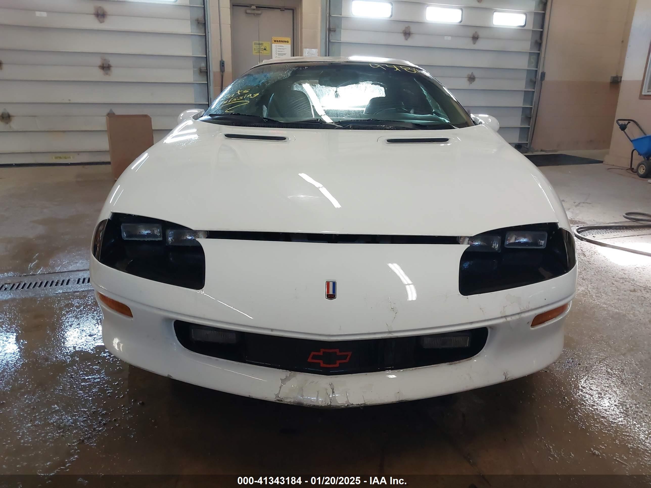 1996 Chevrolet Camaro Z28 White vin: 2G1FP32P0T2151465