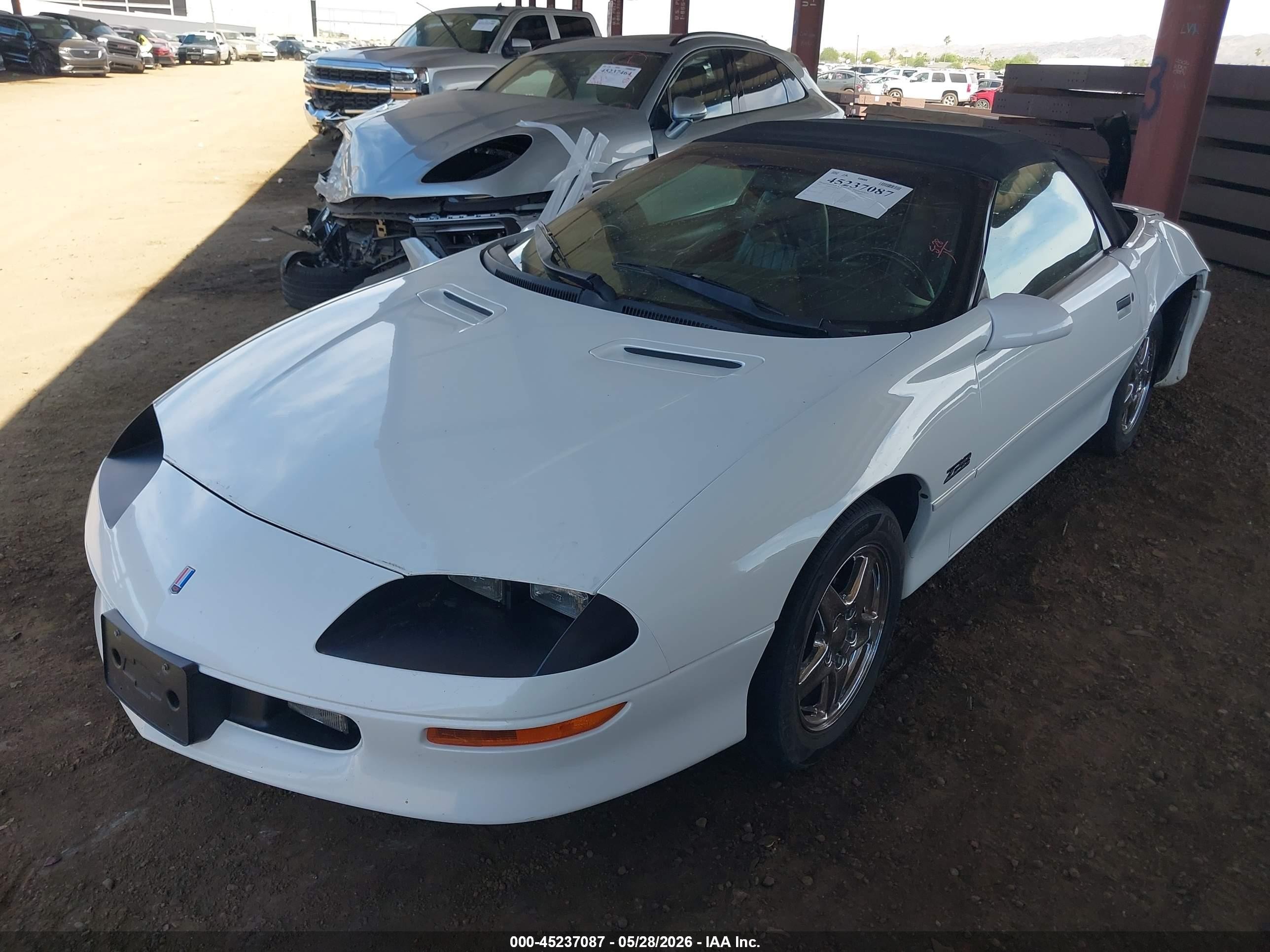 1997 Chevrolet Camaro Z28 White vin: 2G1FP32P4V2115779