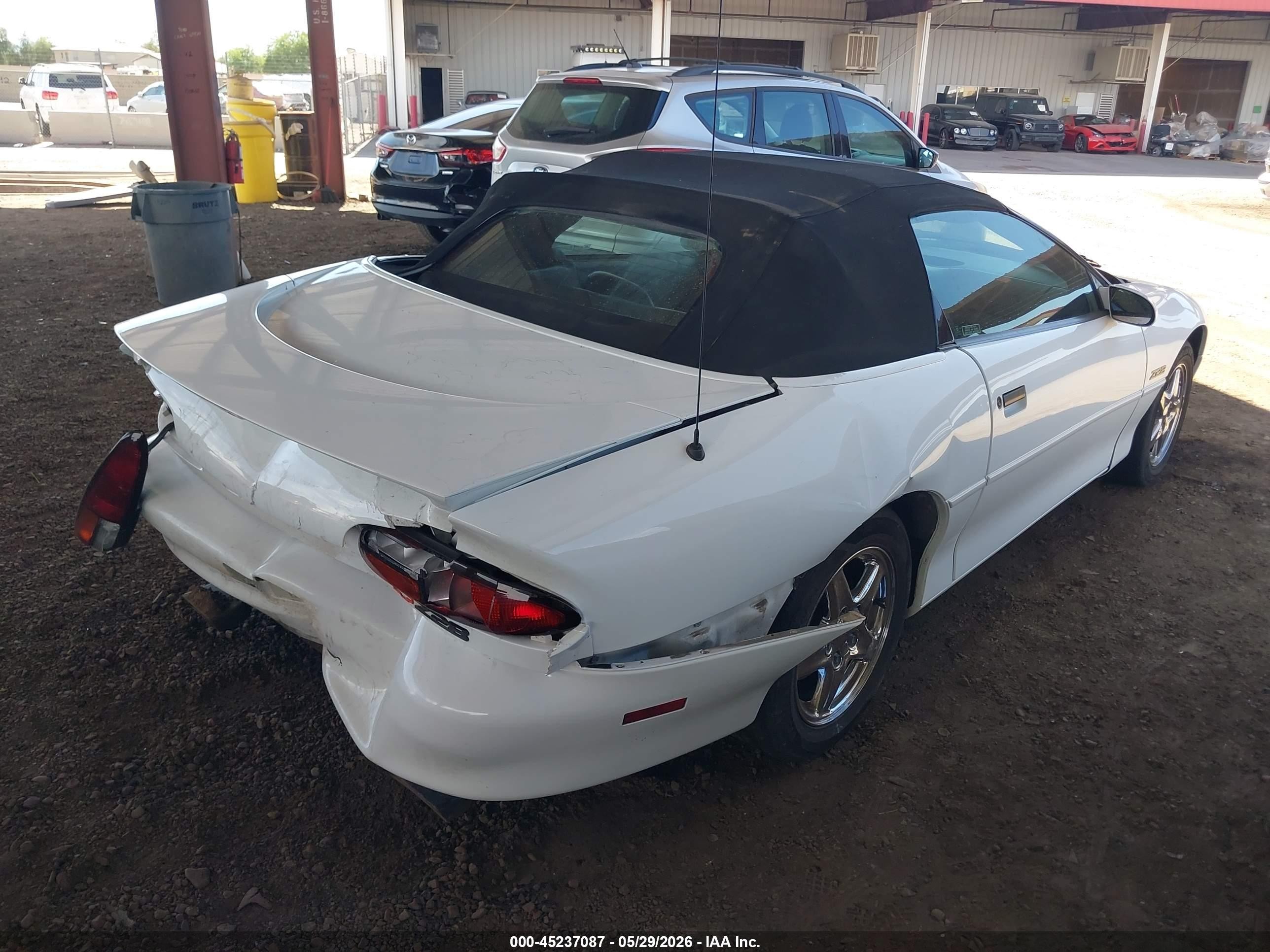1997 Chevrolet Camaro Z28 White vin: 2G1FP32P4V2115779