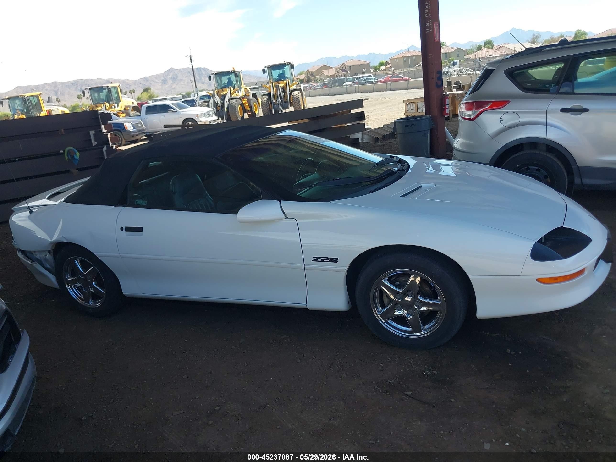 1997 Chevrolet Camaro Z28 White vin: 2G1FP32P4V2115779