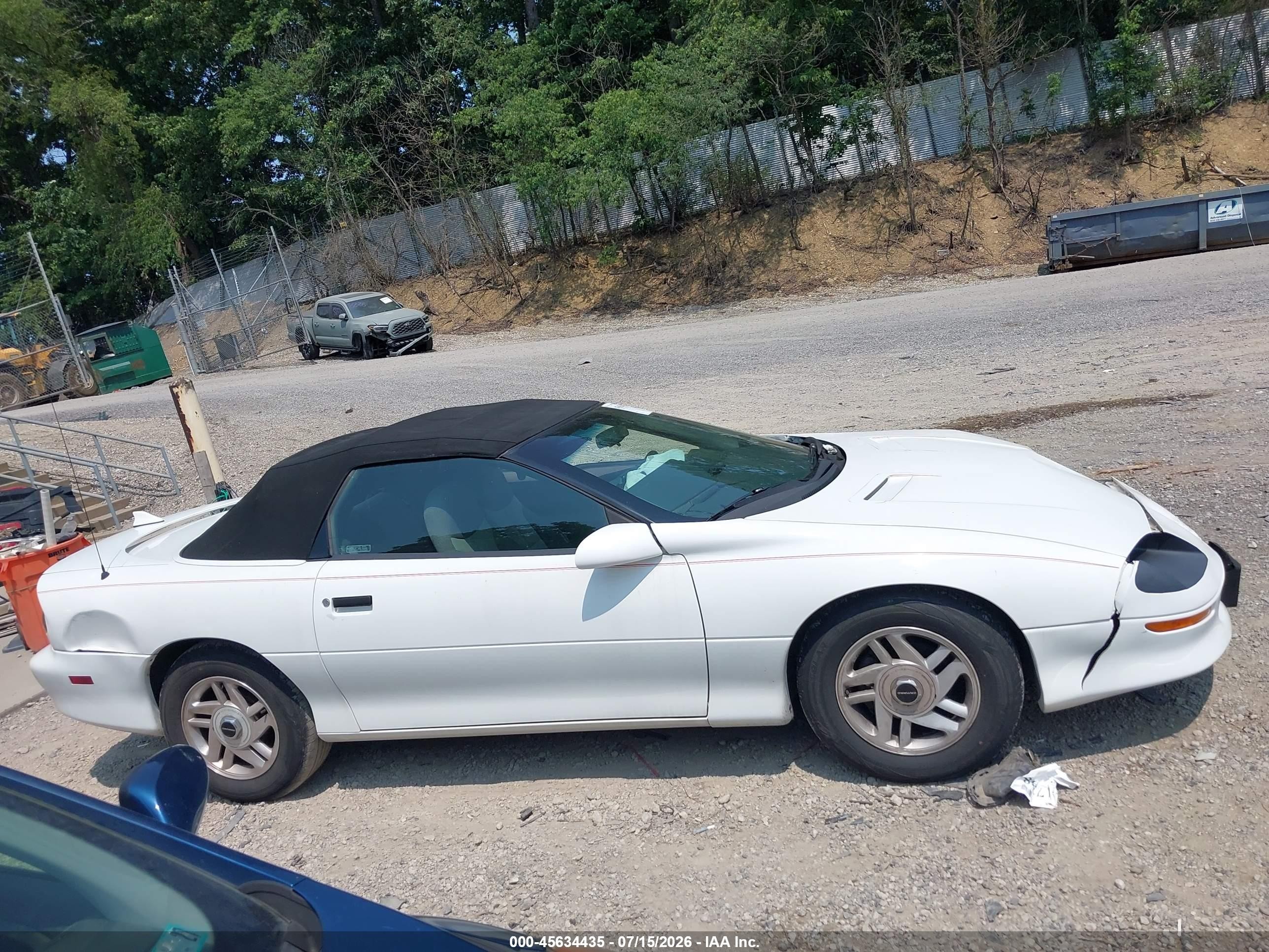 1995 Chevrolet Camaro   Белый vin: 2G1FP32S2S2119930
