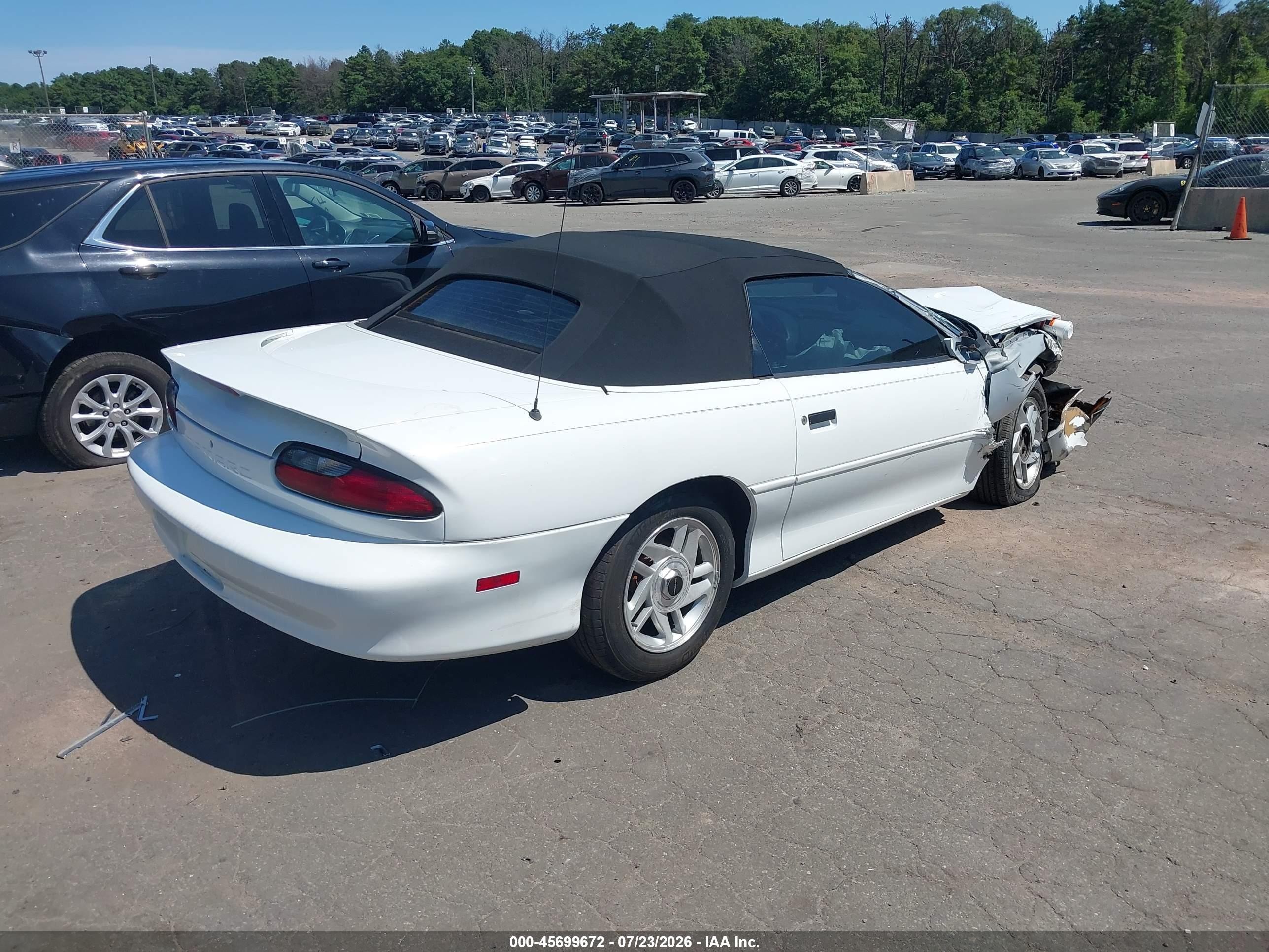 1995 Chevrolet Camaro   White vin: 2G1FP32S7S2213947