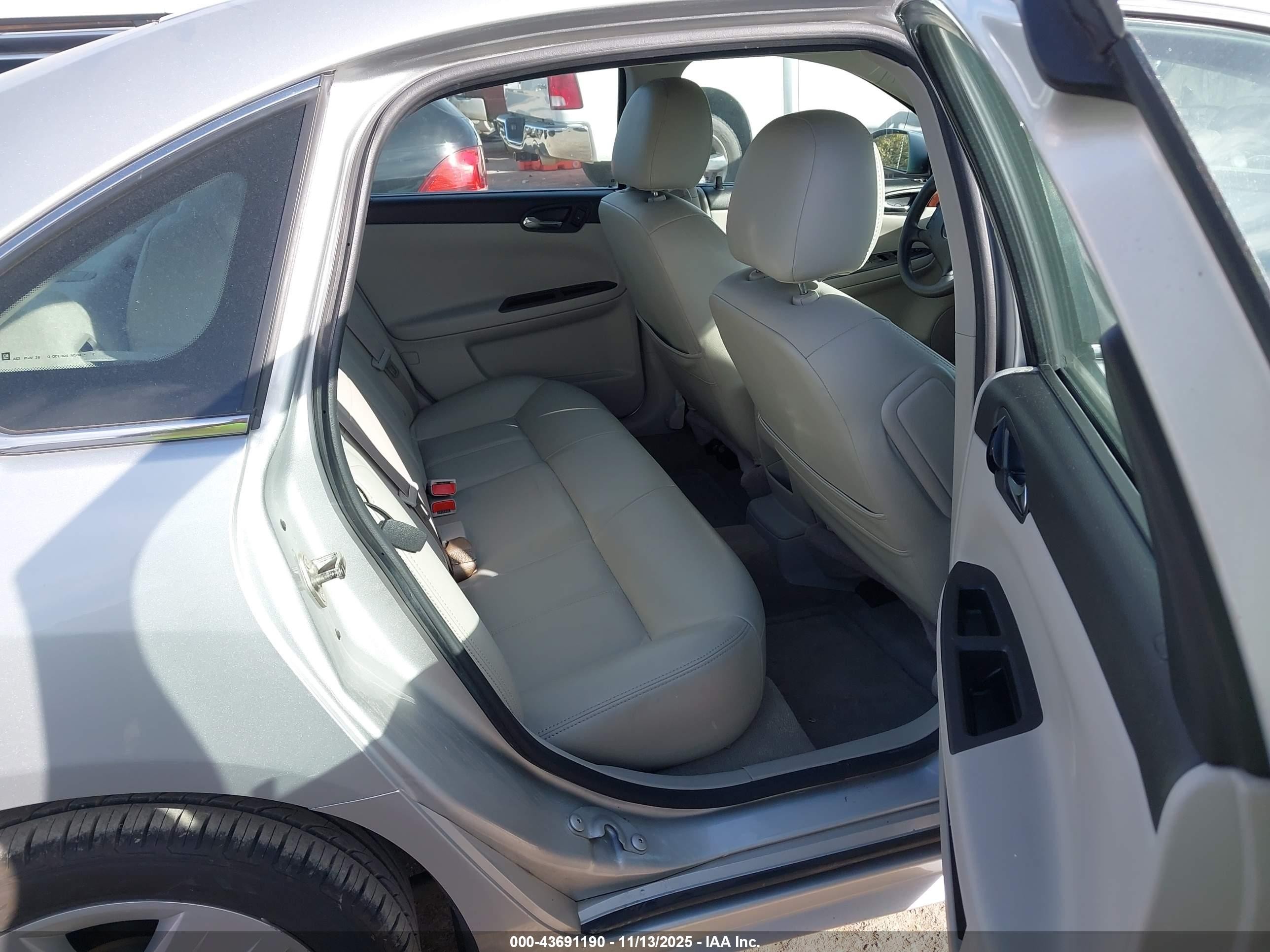 2010 Chevrolet Impala Ls Silver vin: 2G1WA5EK1A1207851