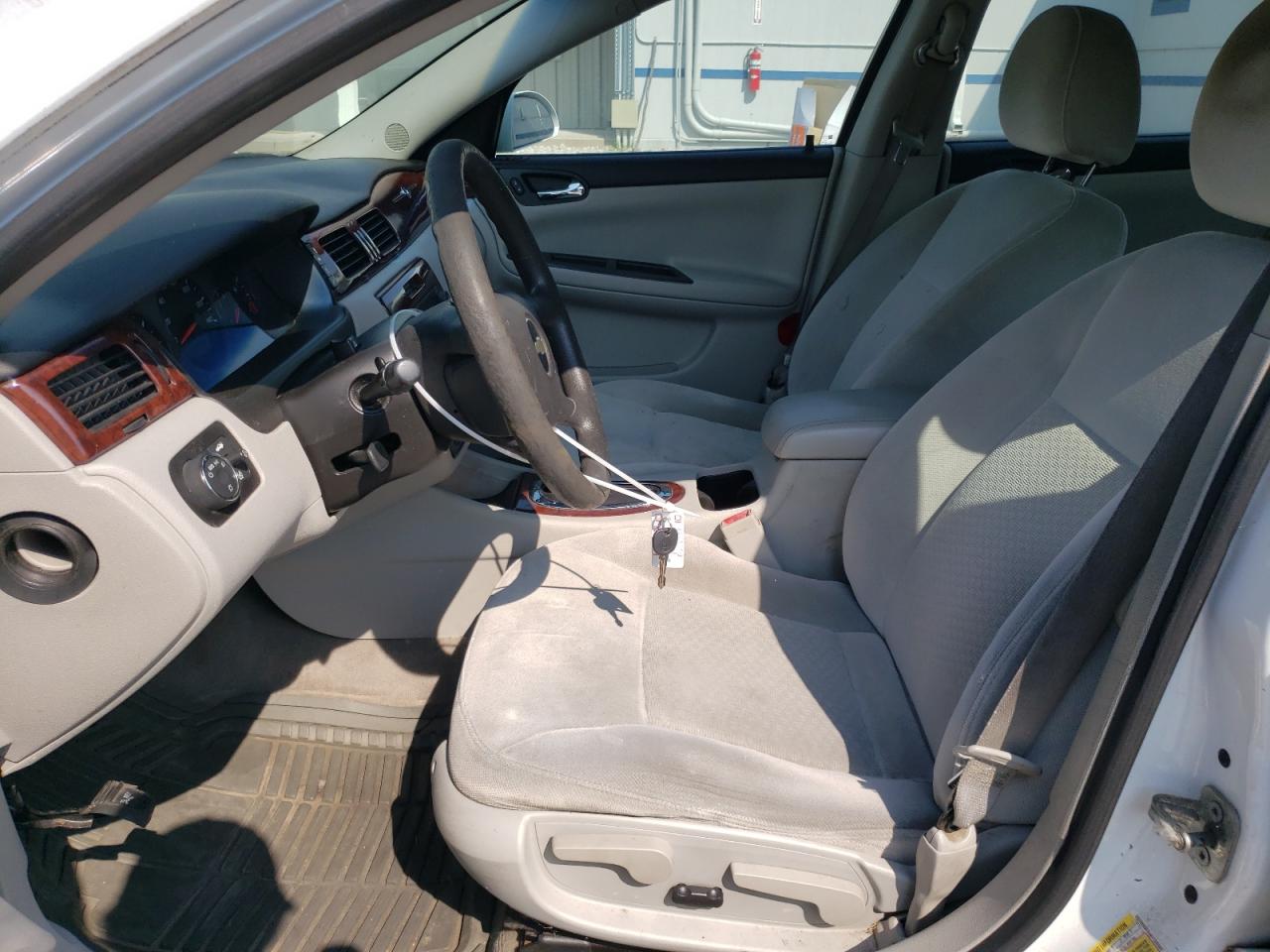 2010 Chevrolet Impala Ls Белый vin: 2G1WA5EK4A1120560